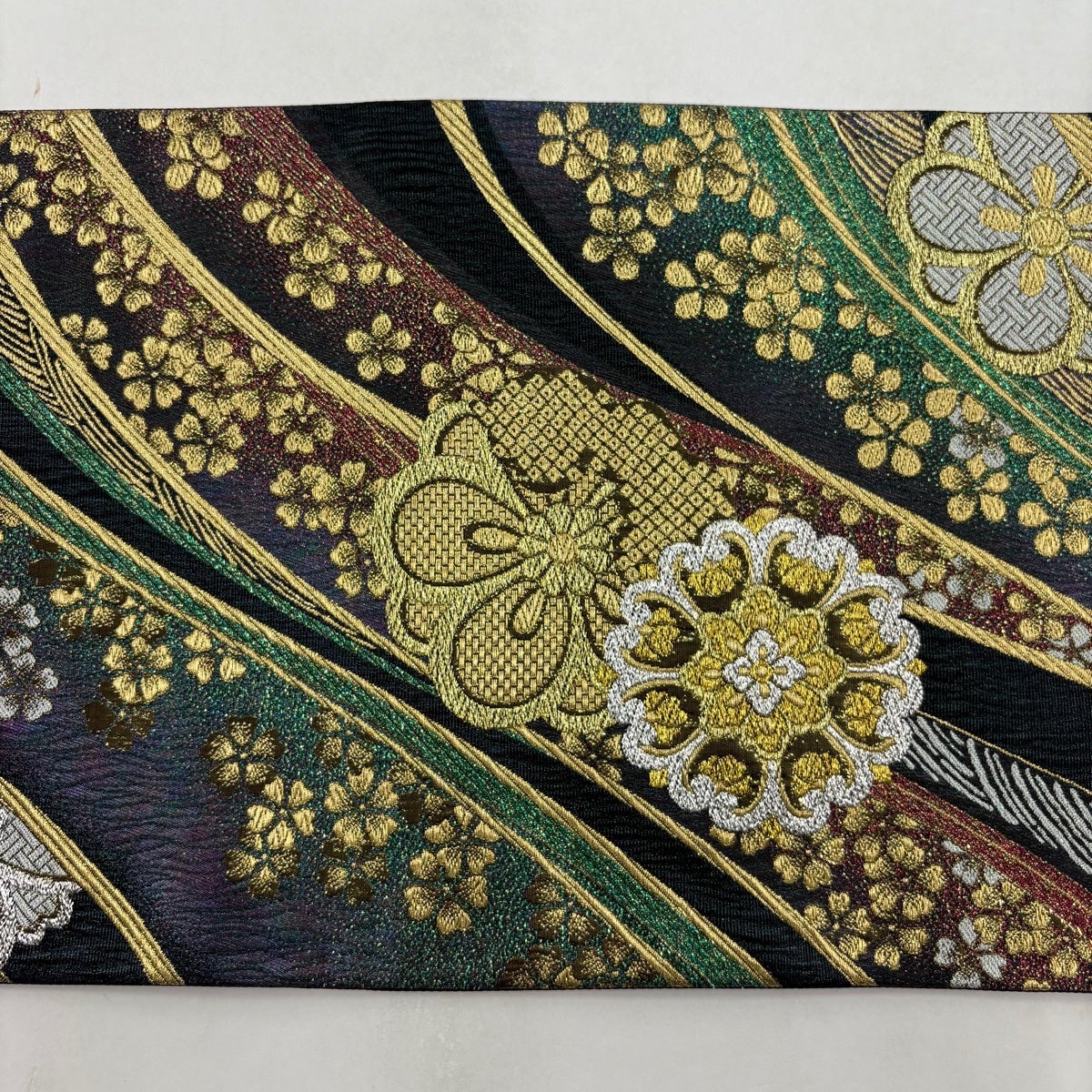 美品】 袋帯 秀品 振袖向き 桜 波 金銀糸 箔 黒 六通 正絹｜中古・古着