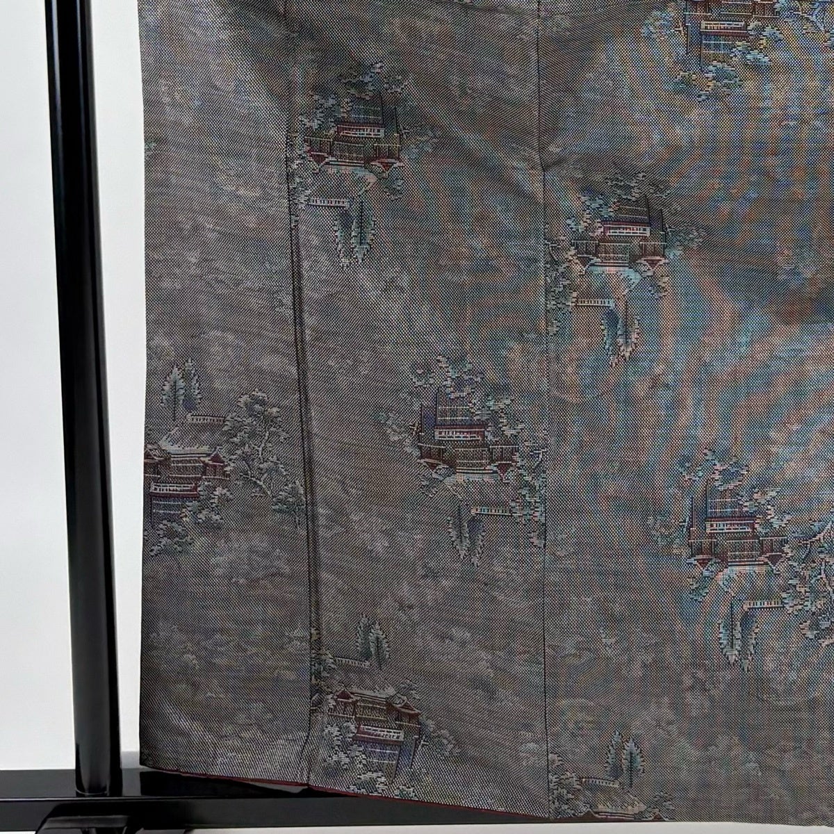 美品】 紬 身丈163cm 裄丈63.5cm S 袷 建物 樹木 灰茶 正絹 秀品｜中古