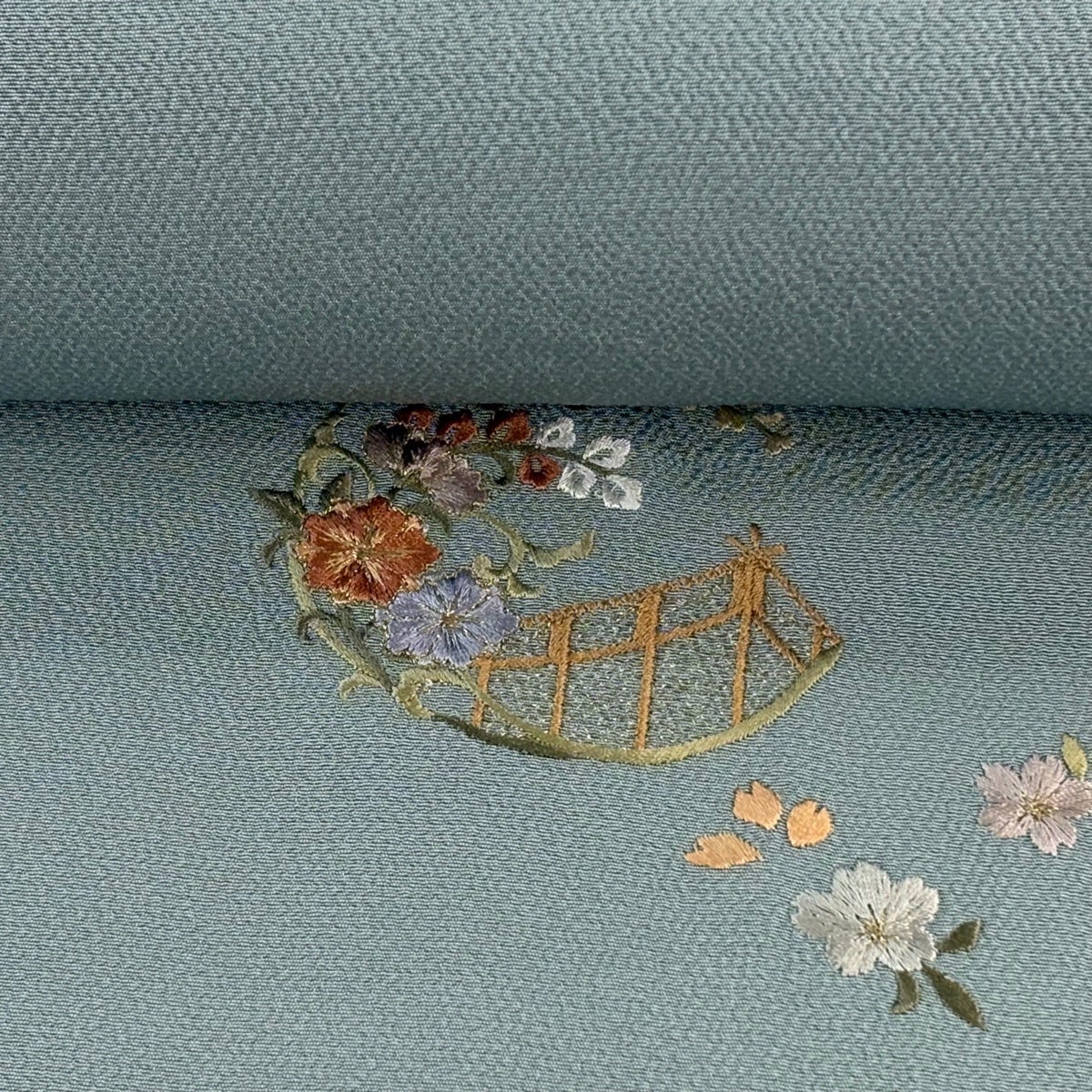 反物 秀品 付下げ 桜 草花 刺繍 金糸 青灰色 正絹｜中古・古着