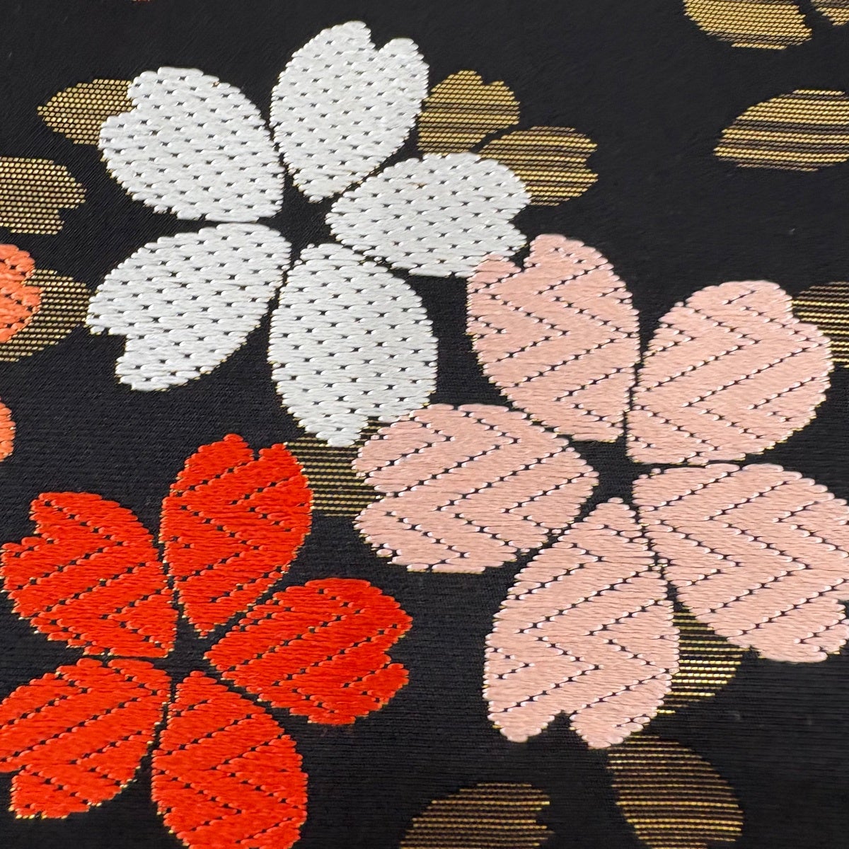 美品】 開き名古屋帯 名品 桜 桜の花びら 唐織 箔 黒 正絹｜中古・古着