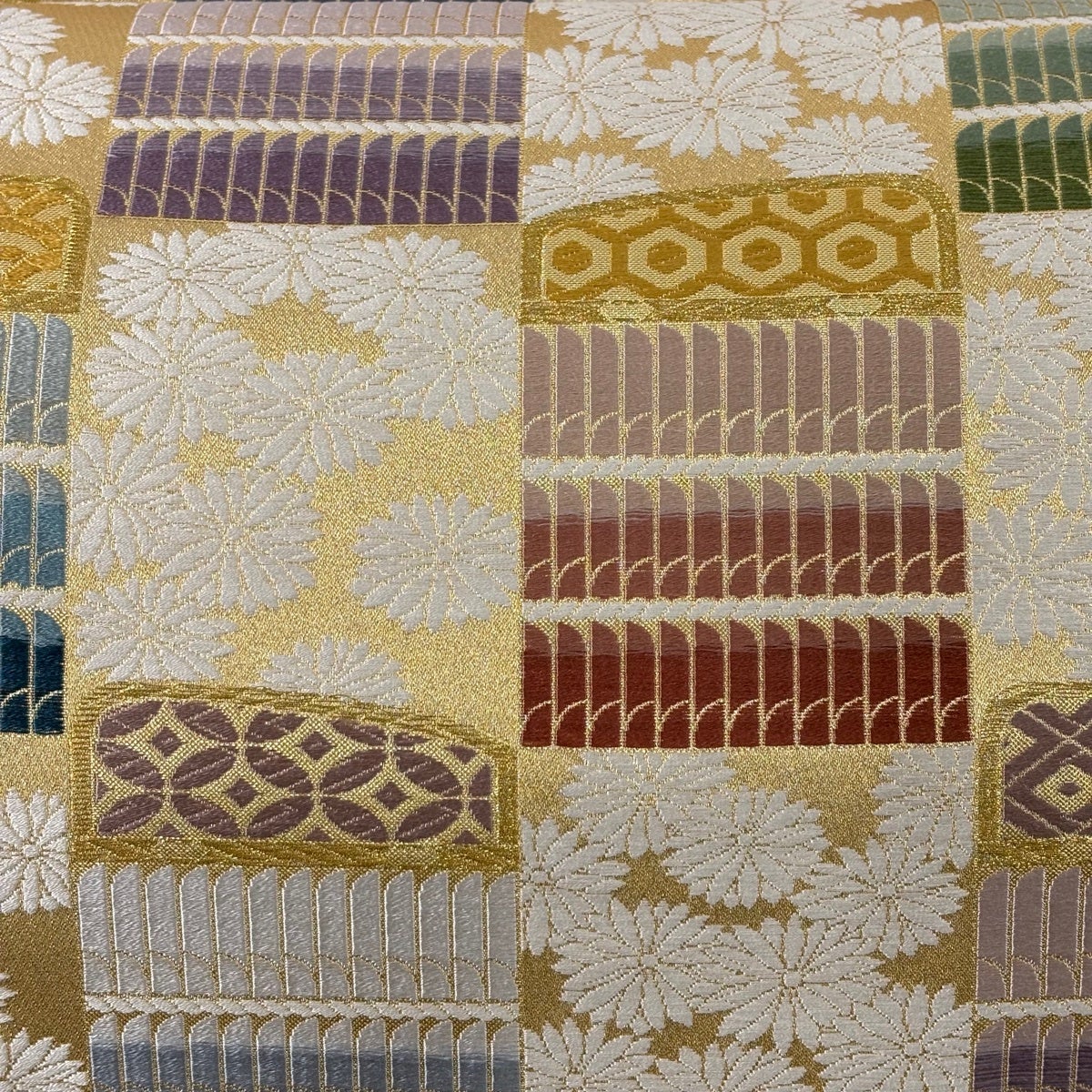 美品】 袋帯 名品 鈴乃屋 鎧威 菊 金糸 箔 ベージュ 六通 正絹｜中古