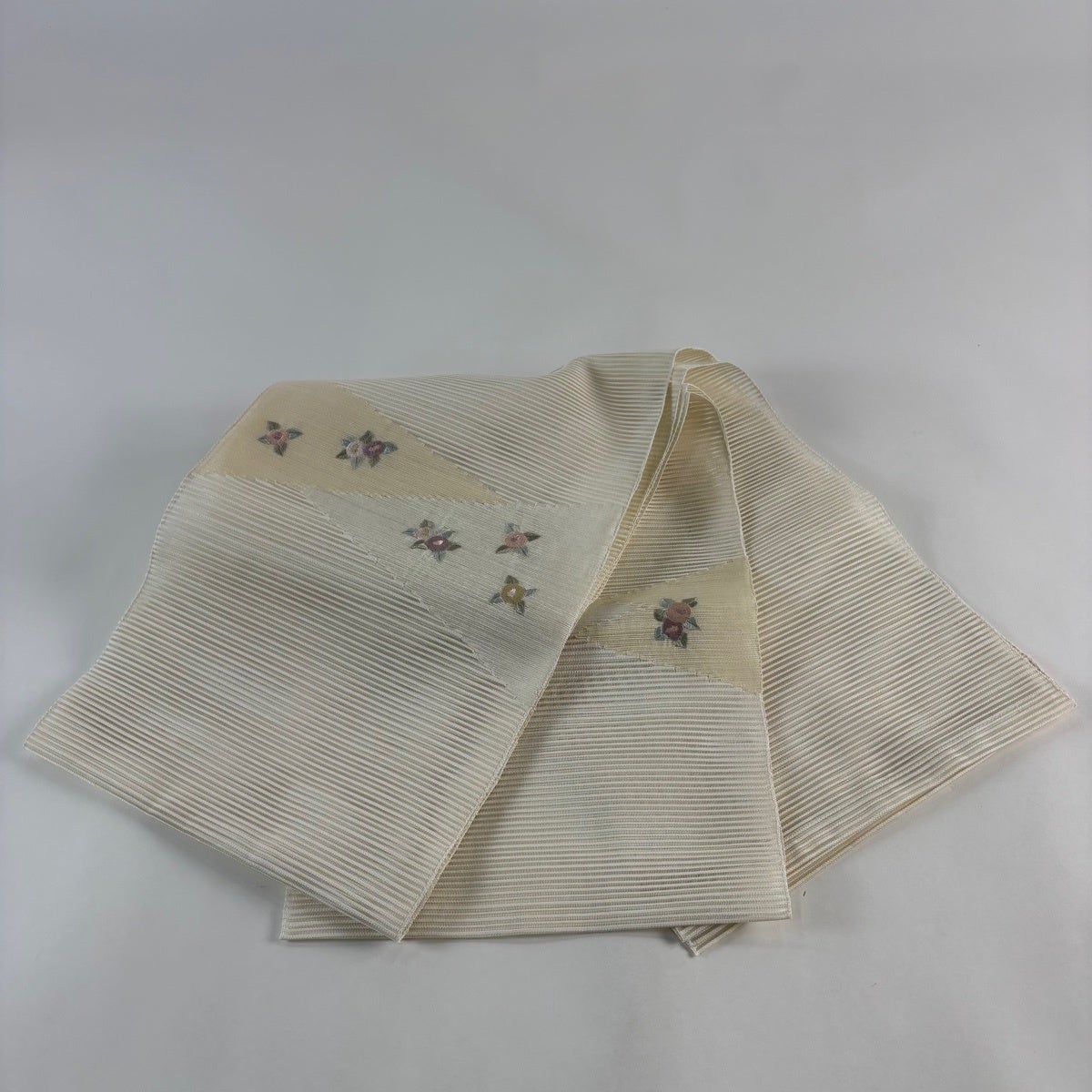 美品】 名古屋帯 秀品 八寸名古屋帯 夏帯 椿 金糸 刺繍 ベージュ 正絹