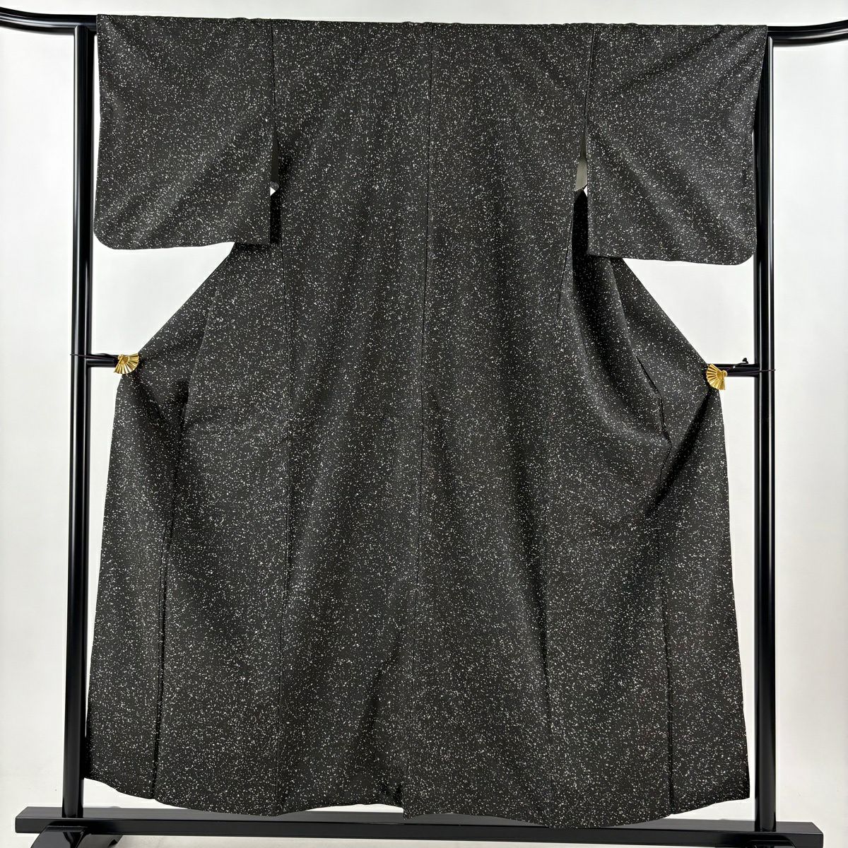 紬 身丈157.5cm 裄丈66cm M 袷 幾何学模様 墨色 正絹 秀品｜中古・古着