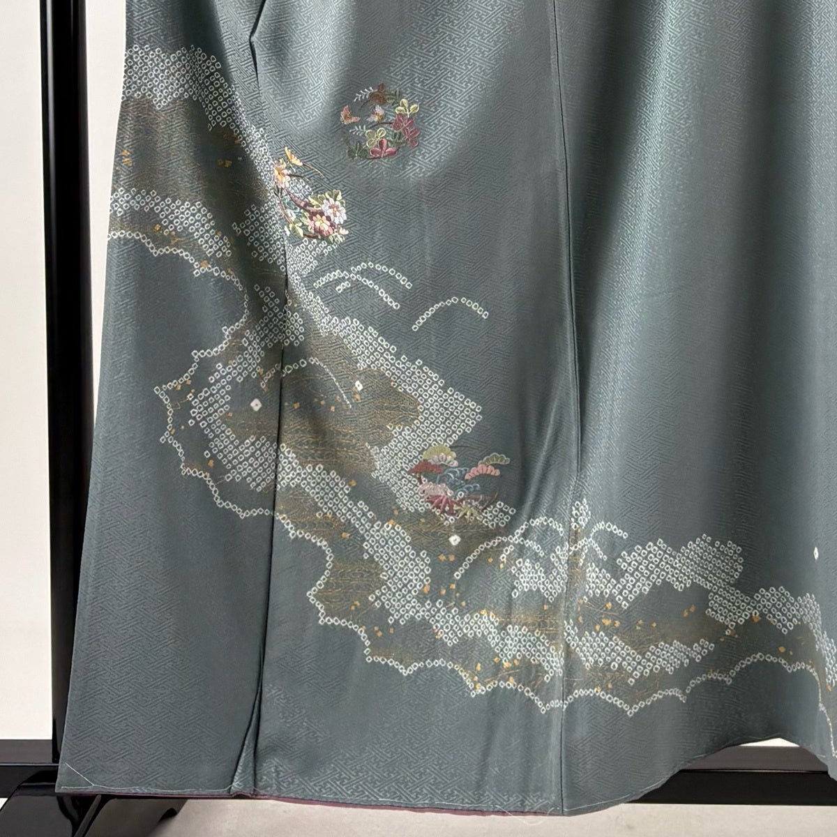 付下げ 身丈158cm 裄丈66cm M 袷 花丸文 道長取り 刺繍 絞り 灰緑 正絹