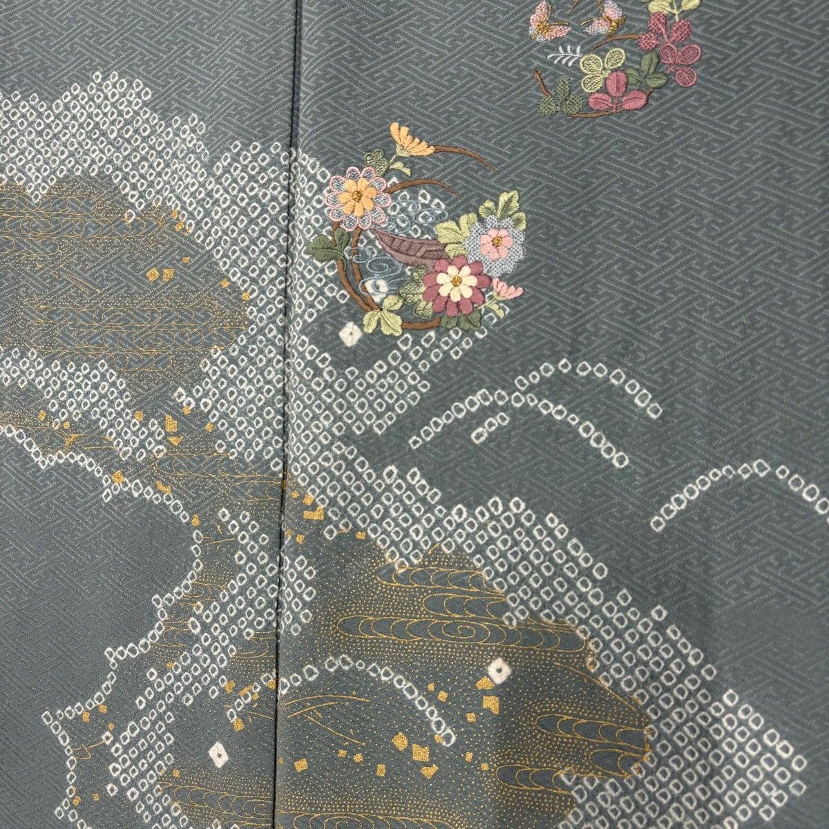 付下げ 身丈158cm 裄丈66cm M 袷 花丸文 道長取り 刺繍 絞り 灰緑 正絹