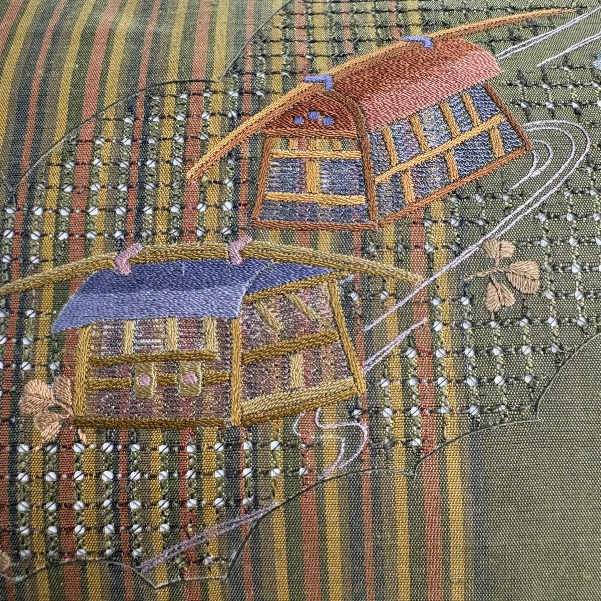美品】 名古屋帯 秀品 紬地 駕籠 縞 刺繍 よもぎ色 正絹｜中古・古着