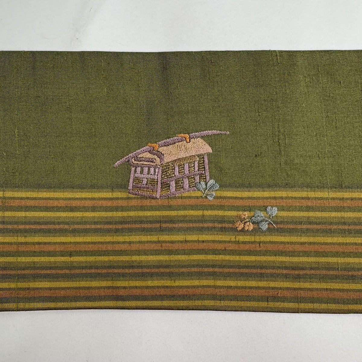 美品】 名古屋帯 秀品 紬地 駕籠 縞 刺繍 よもぎ色 正絹｜中古・古着