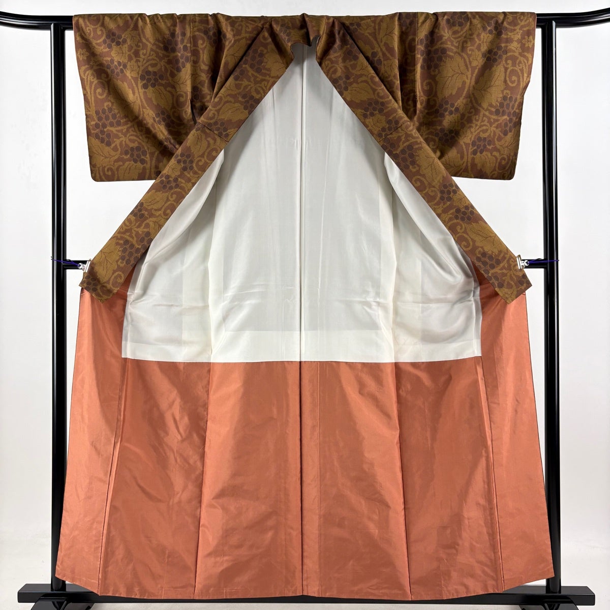 紬 身丈158cm 裄丈62cm S 袷 葡萄唐草 茶色 正絹 秀品｜中古・古着