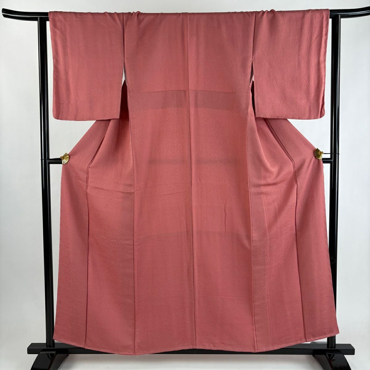 反物 秀品 色無地 地紋 サーモンピンク 正絹｜中古・古着・リサイクル