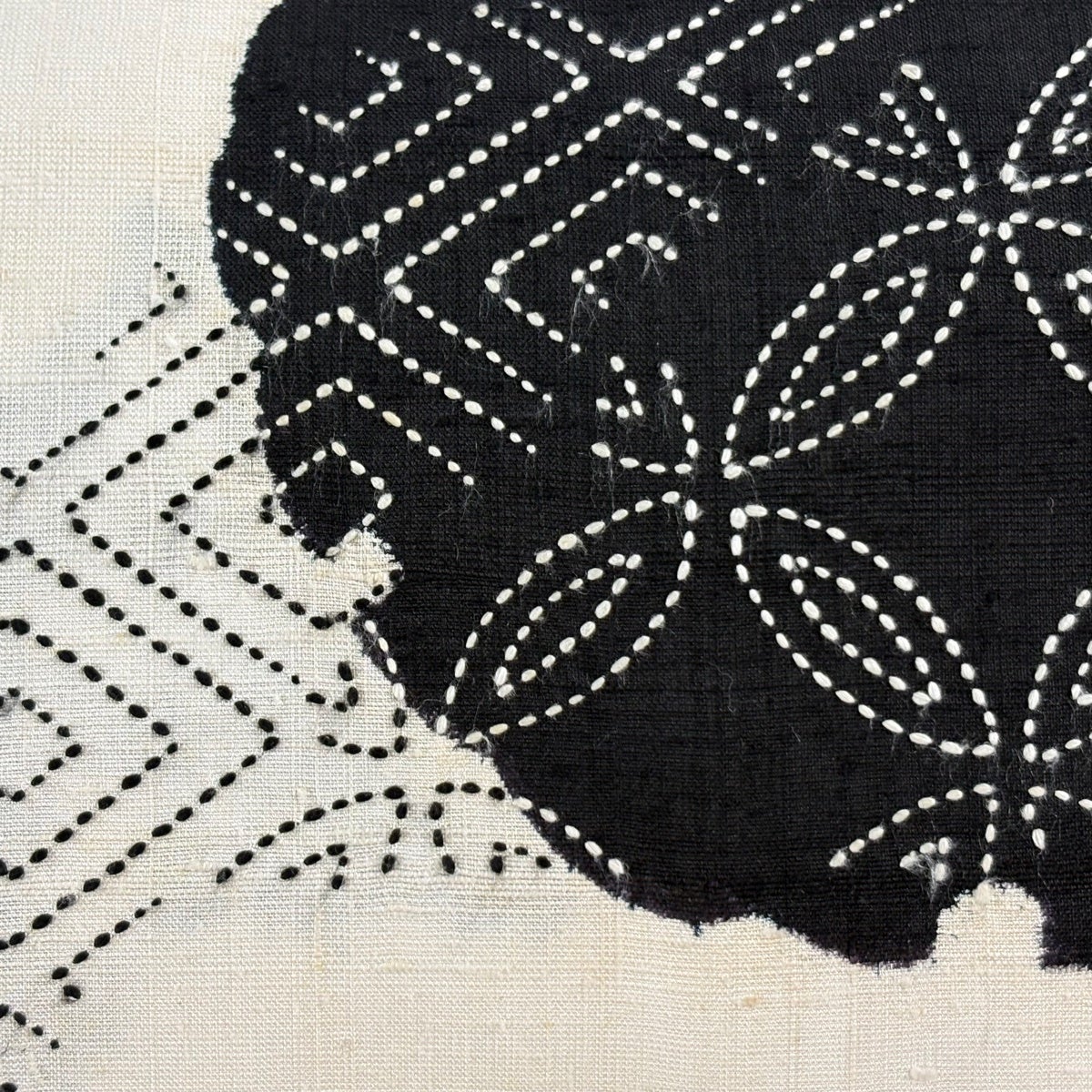 名古屋帯 名品 紬地 雪輪 七宝 刺し子刺繍 ベージュ 正絹｜中古・古着