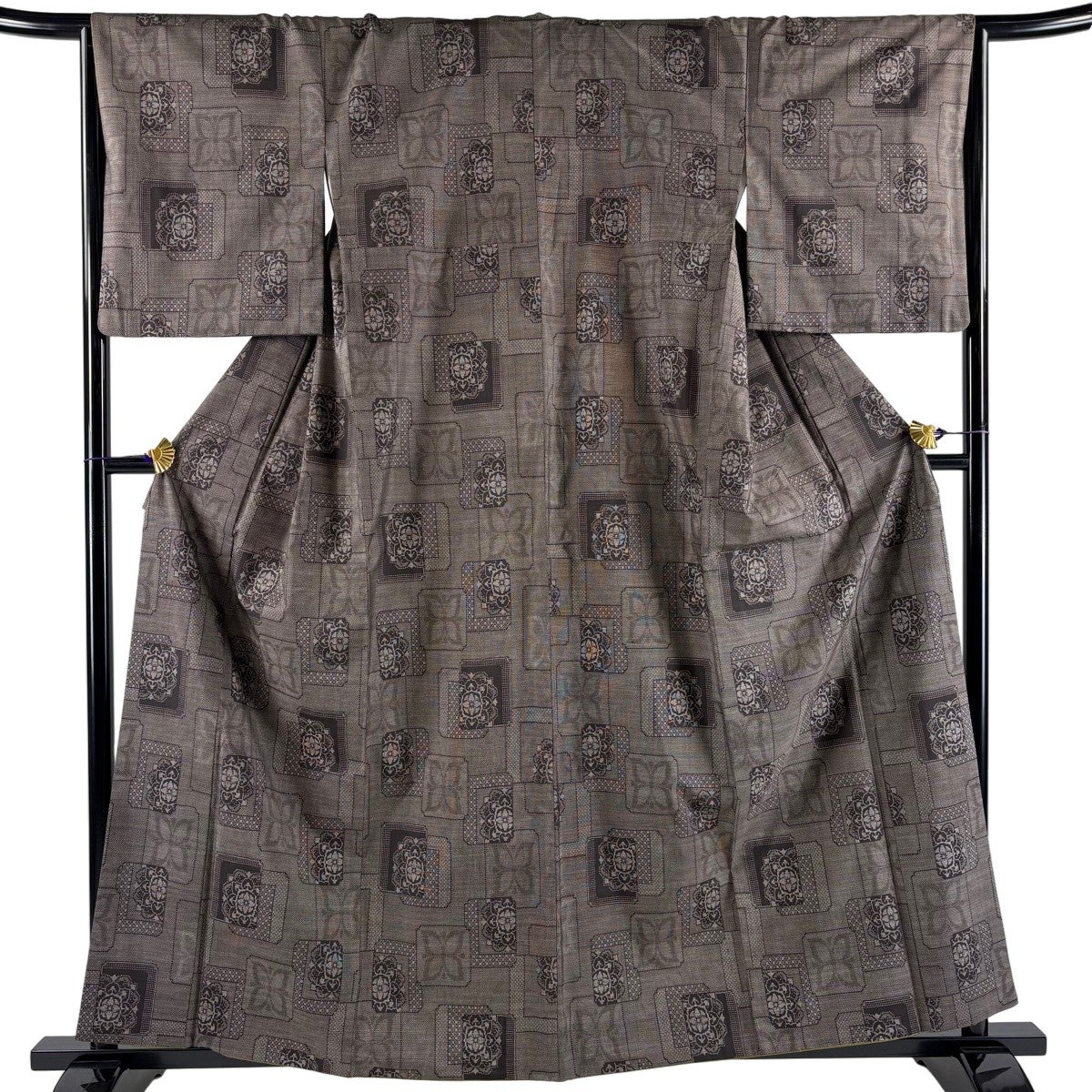 美品】 紬 身丈160cm 裄丈65cm M 袷 華文 色紙 焦茶色 正絹 秀品｜中古