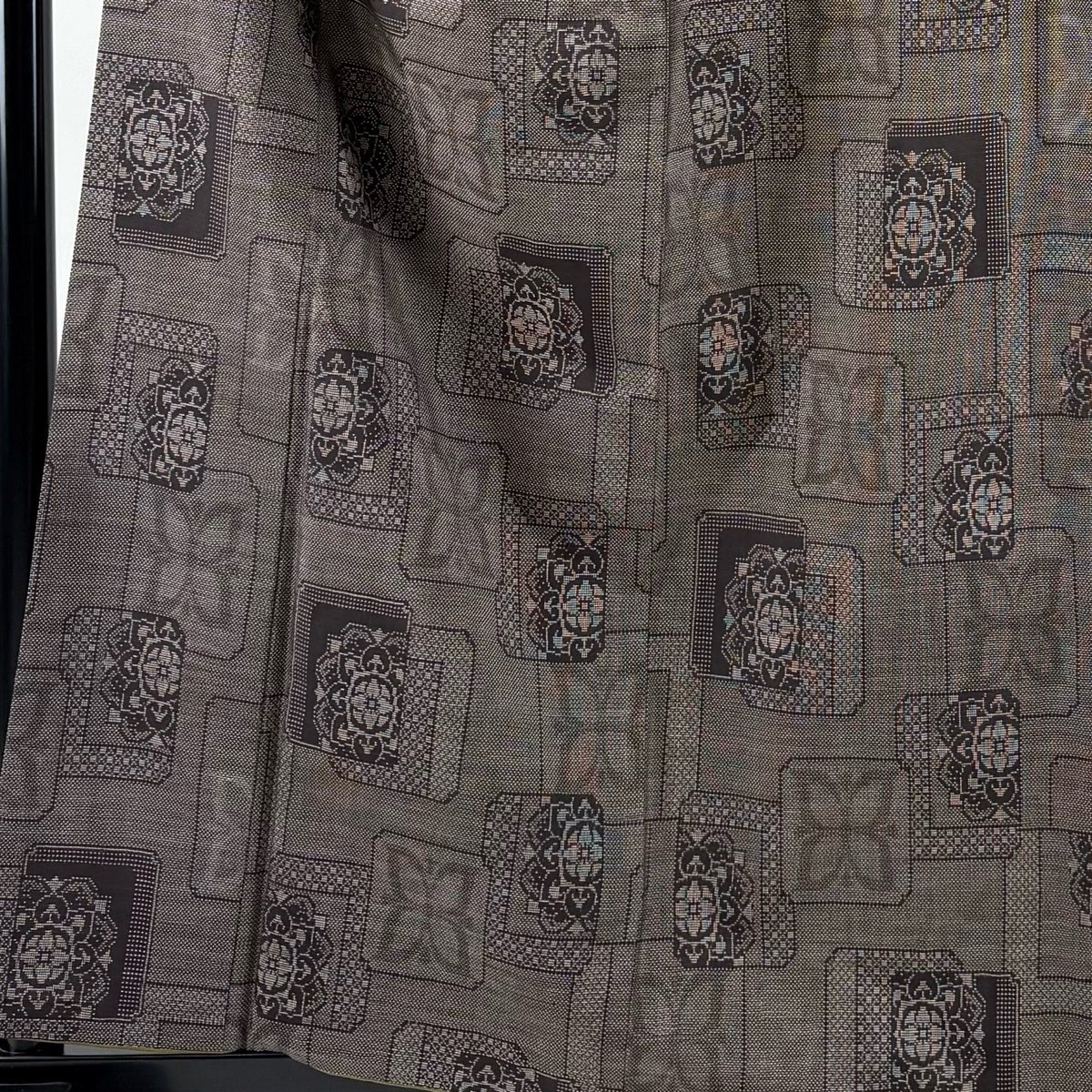 美品】 紬 身丈160cm 裄丈65cm M 袷 華文 色紙 焦茶色 正絹 秀品｜中古