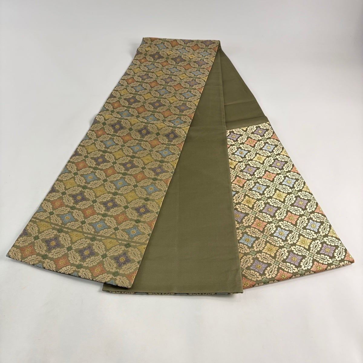 美品】 袋帯 名品 七宝花文様 幾何学模様 金糸 鶯色 六通 正絹｜中古