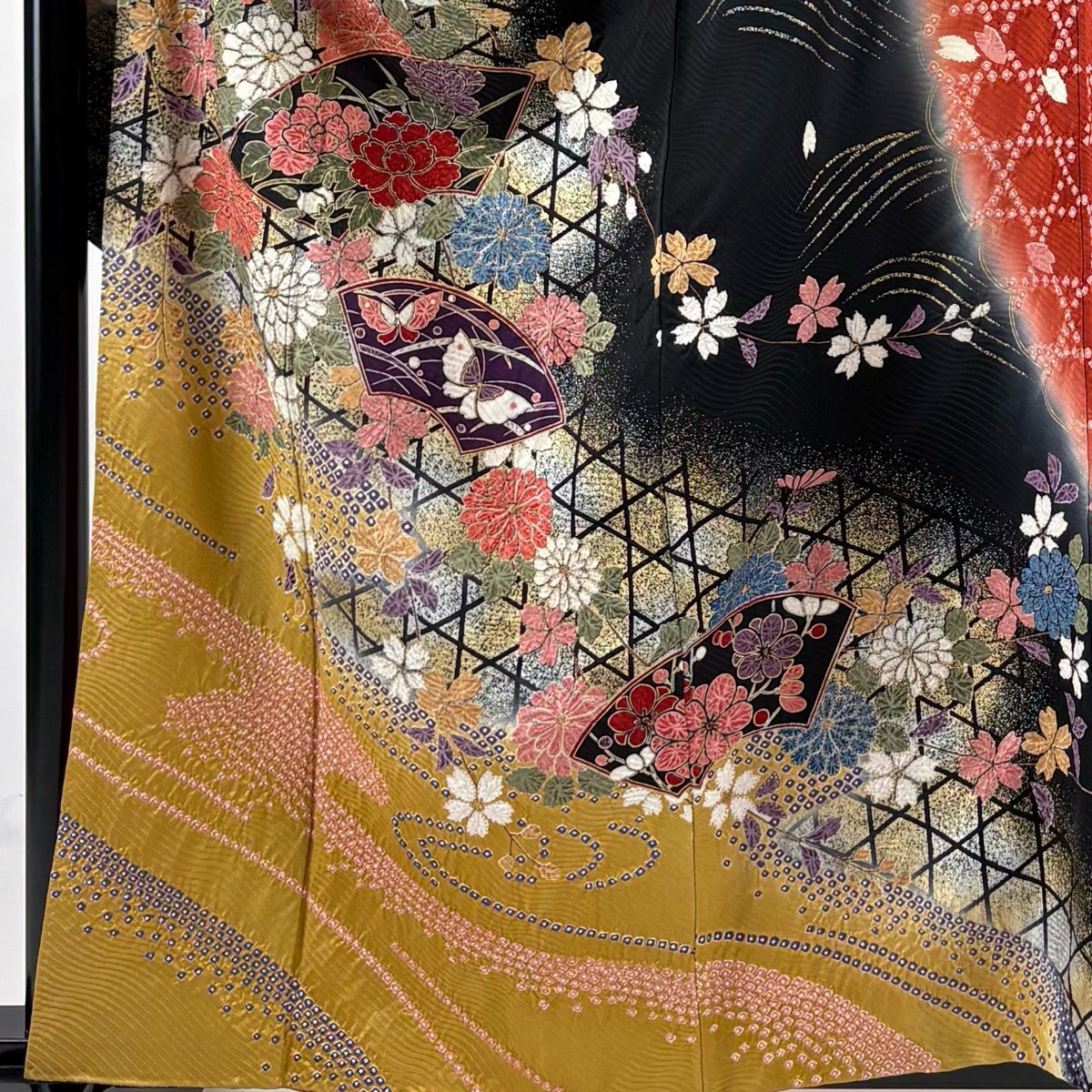 □E5012□アンティーク□正絹縮緬□水文に水仙 五つ紋 袷 振袖□150/64