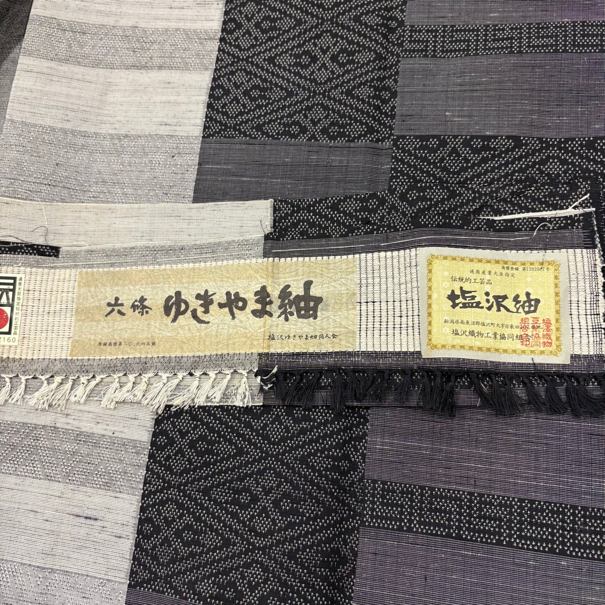 塩沢紬 身丈161cm 裄丈64cm M 袷 ゆきやま紬 証紙あり 菱 縞 灰色 正絹