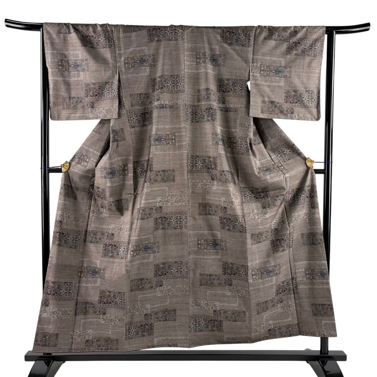 【美品】 紬 身丈155.5cm 裄丈64cm 正絹 名品 【中古】 美品】 紬 身丈155.5cm 裄丈64cm M 袷 草花 色紙 焦茶色 正絹 秀品