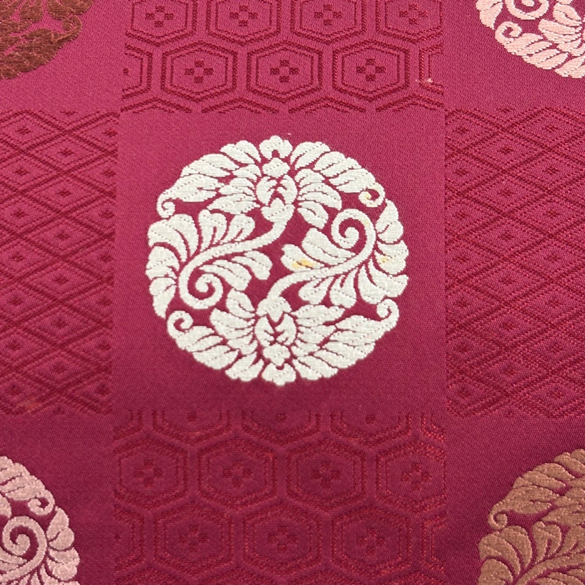 名古屋帯 優品 草花 亀甲 銀糸 えんじ色 正絹｜中古・古着・リサイクル