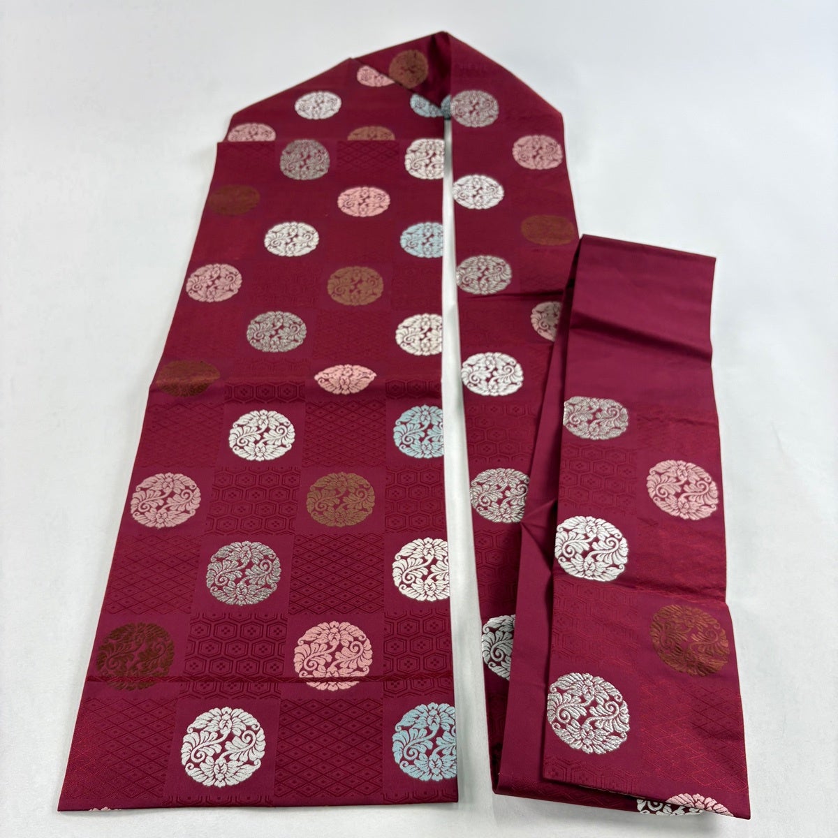 名古屋帯 優品 草花 亀甲 銀糸 えんじ色 正絹｜中古・古着・リサイクル