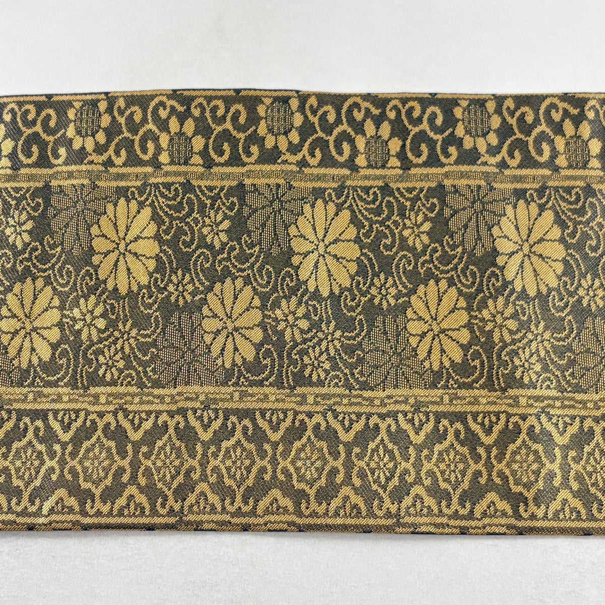 花唐草 唐花 くすみゴールド 名古屋帯 正絹 美品】 名古屋帯 優品 花唐草 幾何学模様 箔 金色 正絹｜中古・古着