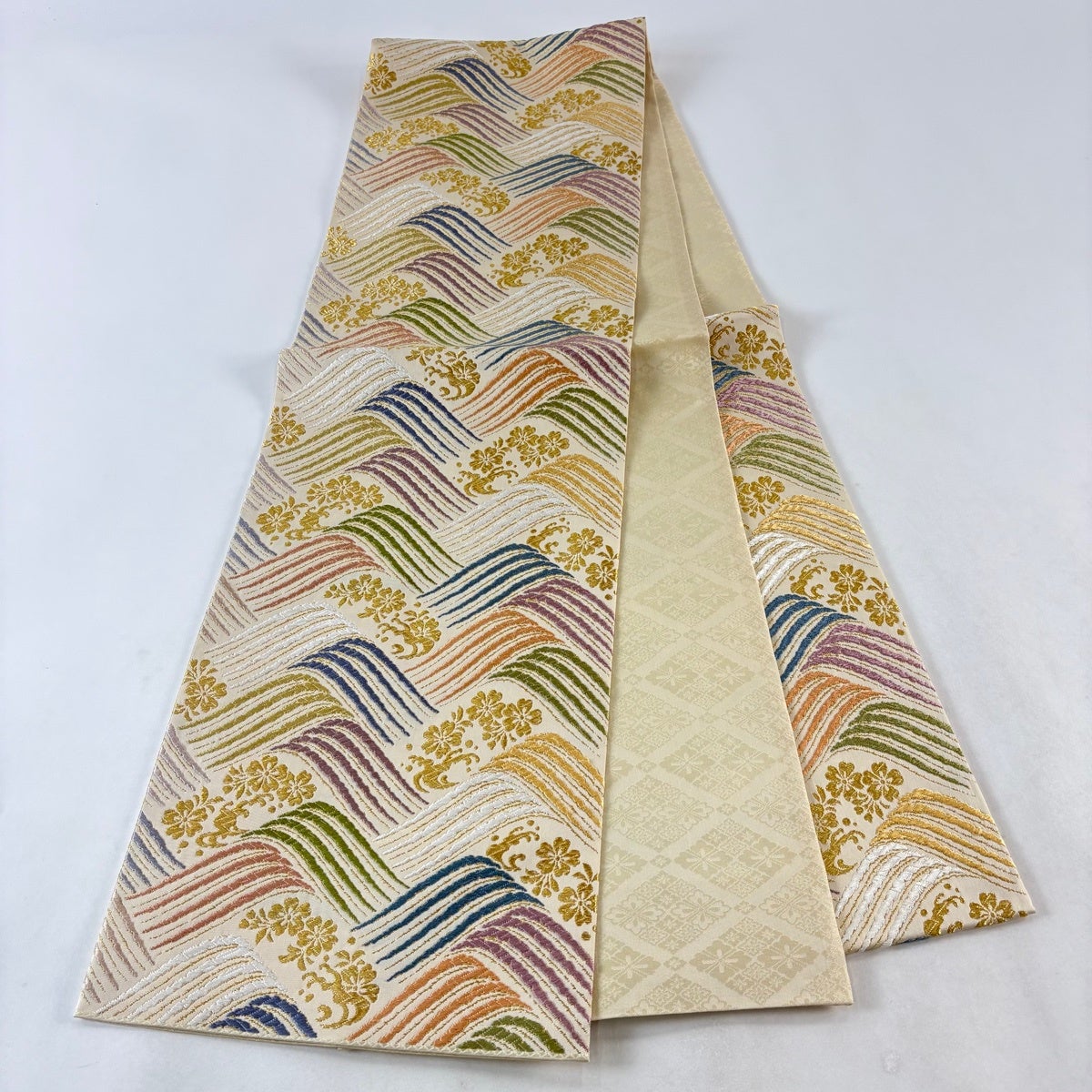 美品】 袋帯 名品 吉祥唐織 波 花 金糸 ベージュ 六通 正絹｜中古