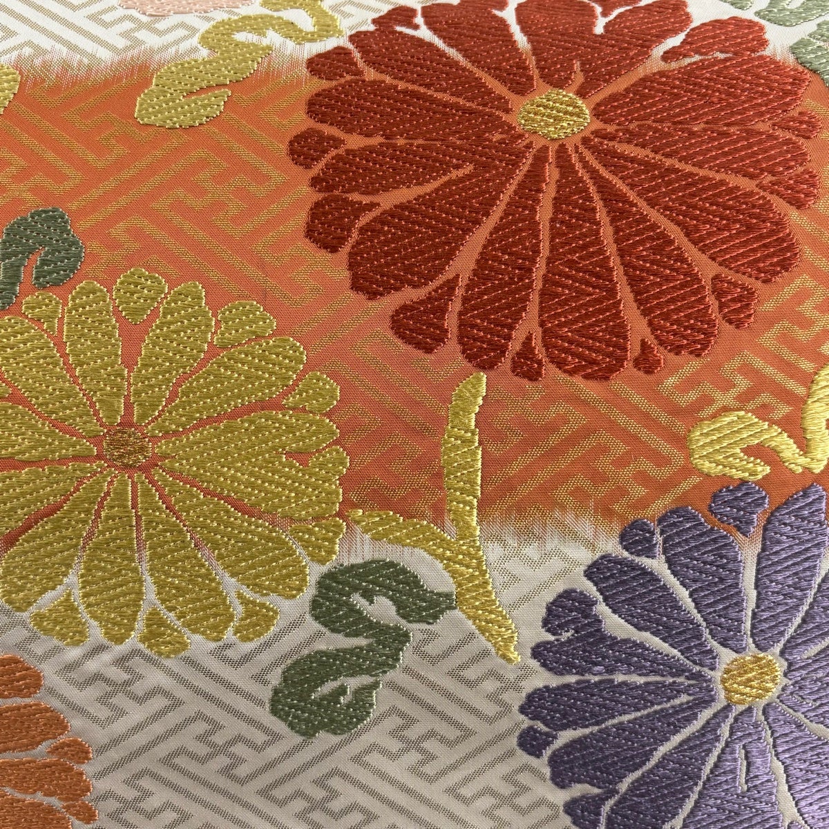 袋帯 秀品 関西仕立て 菊 紗綾形 箔 唐織 赤茶 六通 正絹｜中古・古着