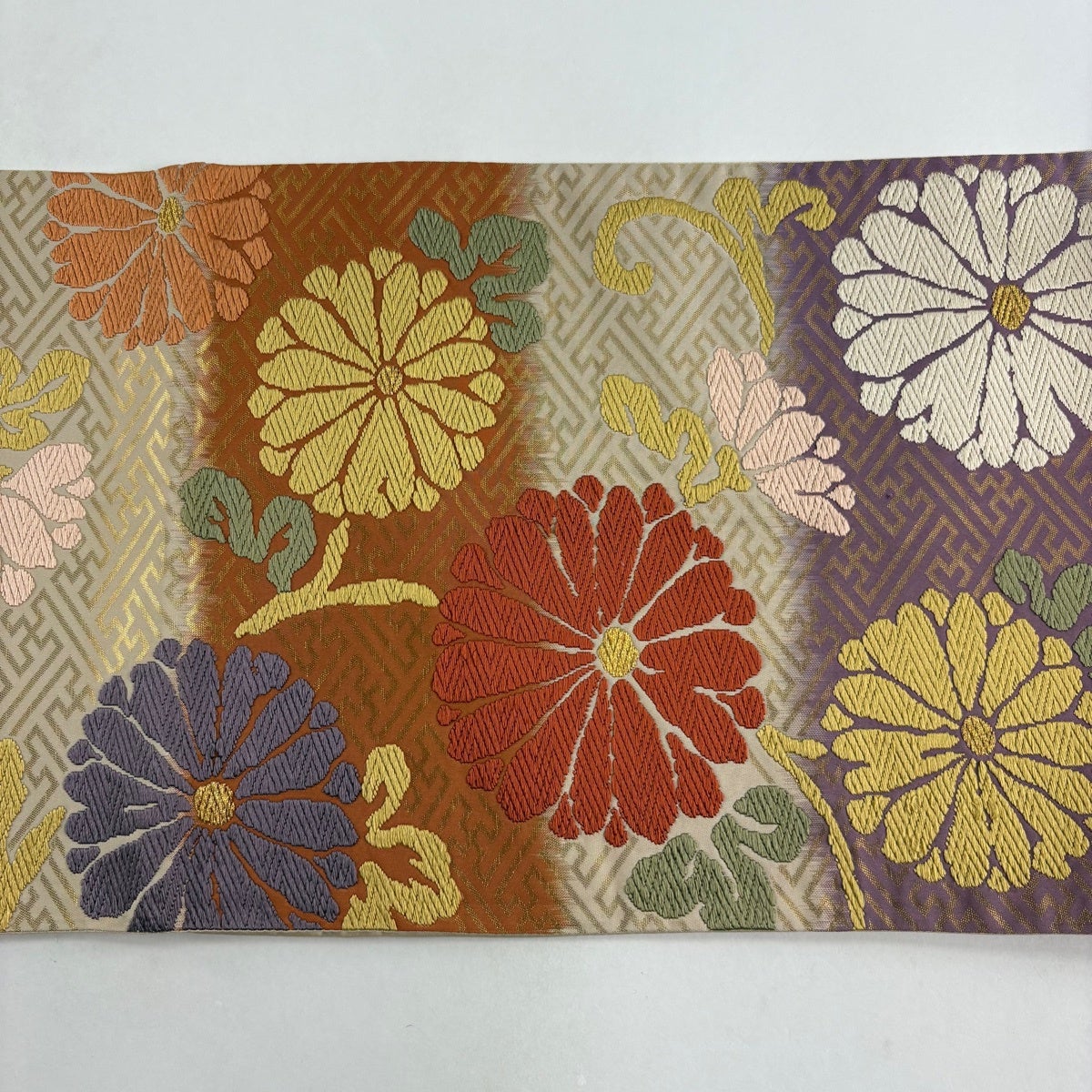 袋帯 秀品 関西仕立て 菊 紗綾形 箔 唐織 赤茶 六通 正絹｜中古・古着