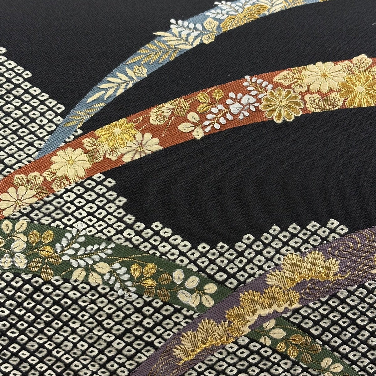 袋帯 秀品 芝 草花 金糸 箔 黒 お太鼓柄 正絹｜中古・古着・リサイクル