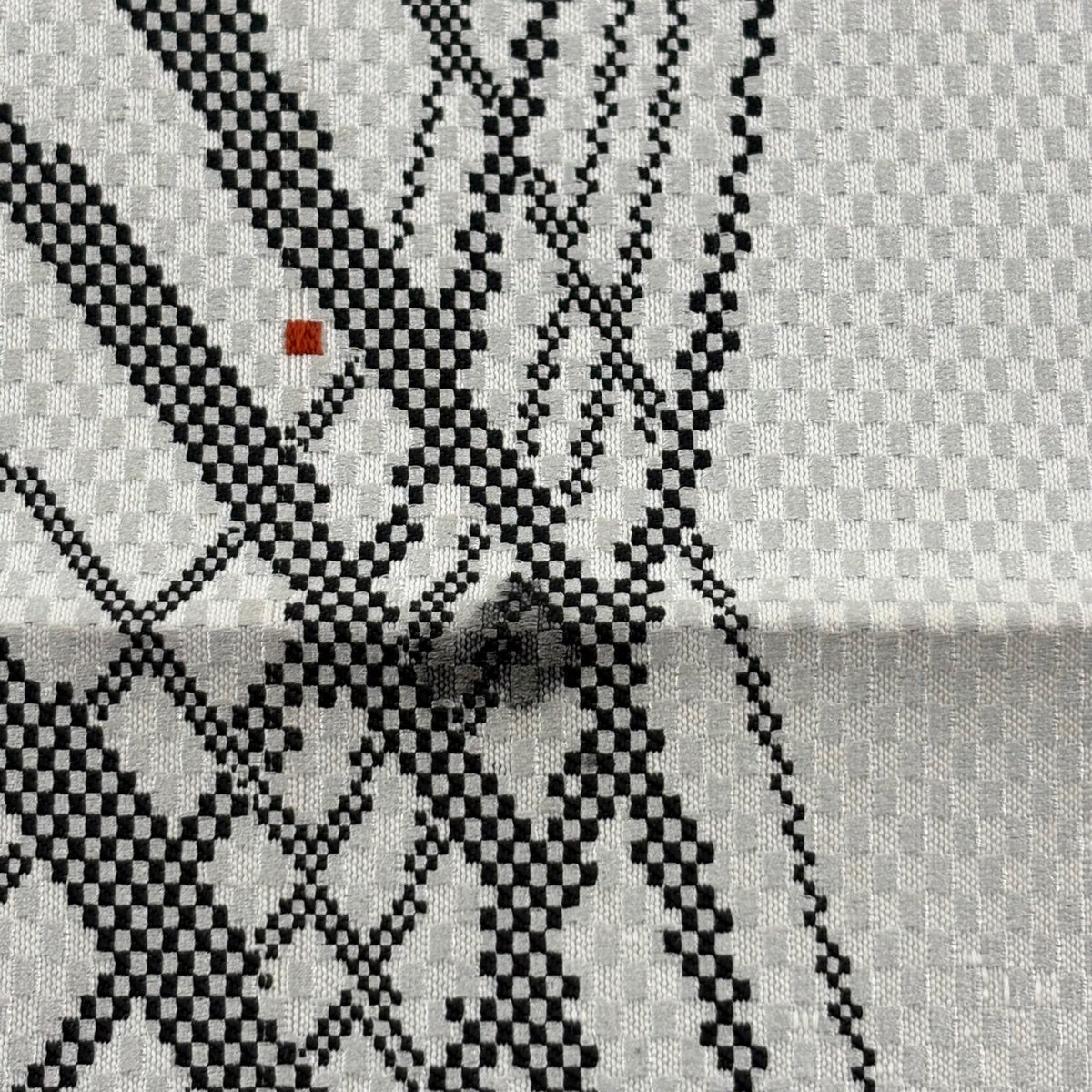 名古屋帯 秀品 八寸名古屋帯 松葉仕立て 幾何学 白 正絹｜中古・古着