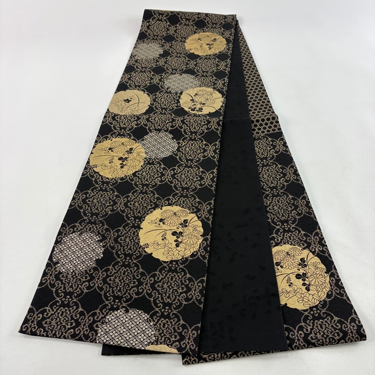 美品 金の蔵屋】 希少な逸品 未使用 美品 正絹 袋帯 墨色地 ペルシャ唐花模様 極細相良刺繍 相良刺繍二百萬粒 箱付き 中国三大刺繍 上代200万円