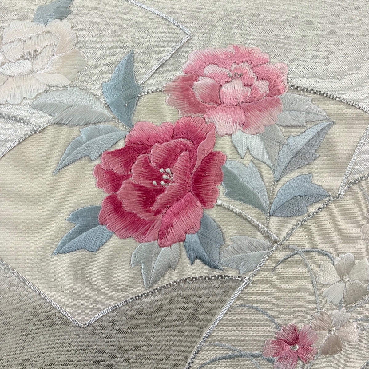 名古屋帯 優品 草花 扇面 刺繍 銀糸 銀色 正絹｜中古・古着