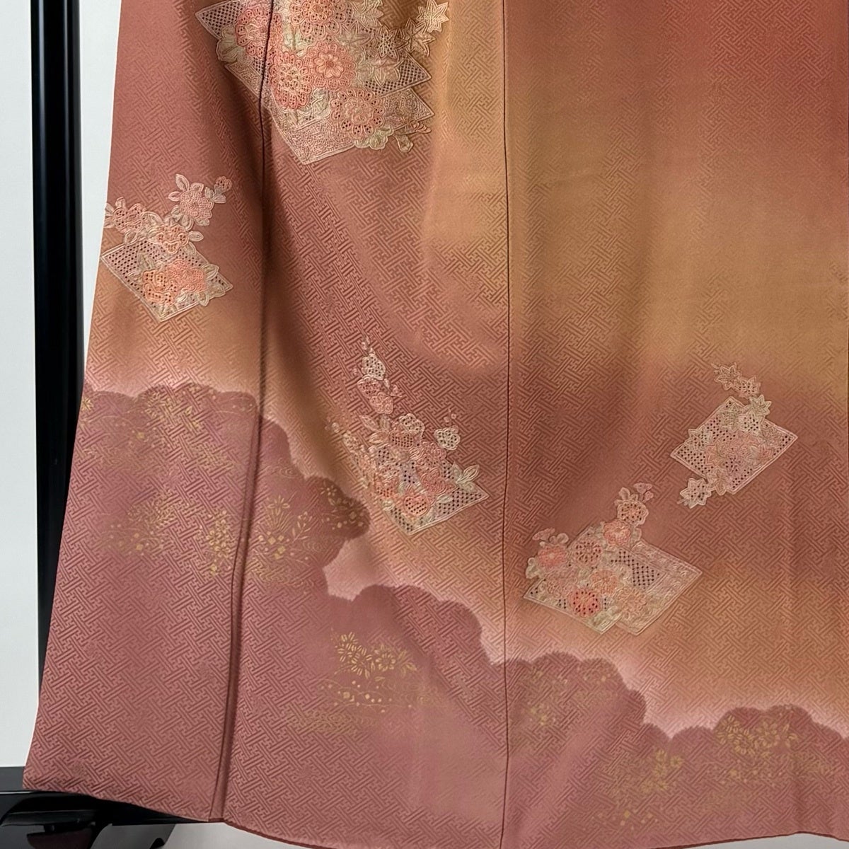 ＊杏色手刺繍袷付け下げ　着丈160 撫松庵 袷 きもの] 付下げ カラス 刺繍 29 茶色 日本製 着物 ブラウン