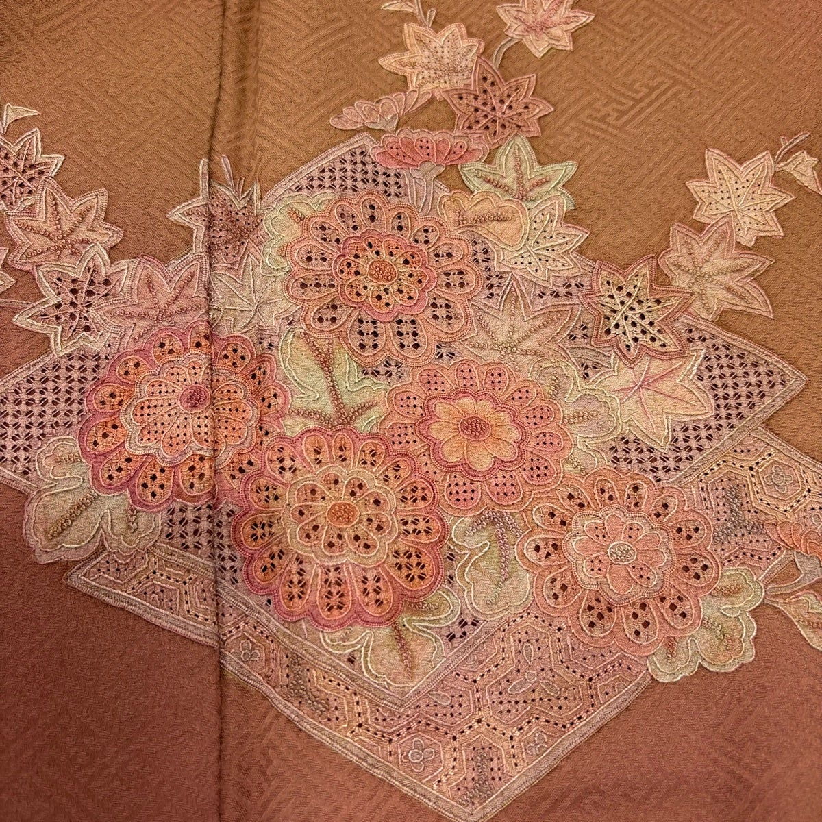 ＊杏色手刺繍袷付け下げ　着丈160 撫松庵 袷 きもの] 付下げ カラス 刺繍 29 茶色 日本製 着物 ブラウン