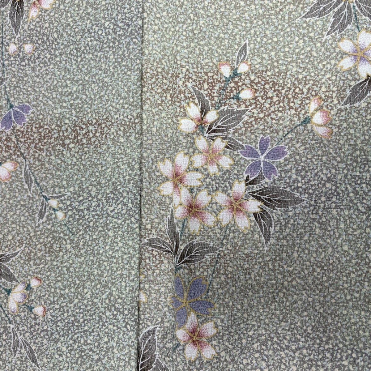 美品】 小紋 身丈152cm 裄丈62cm S 袷 桜 霞 金彩 ぼかし 灰緑 化繊