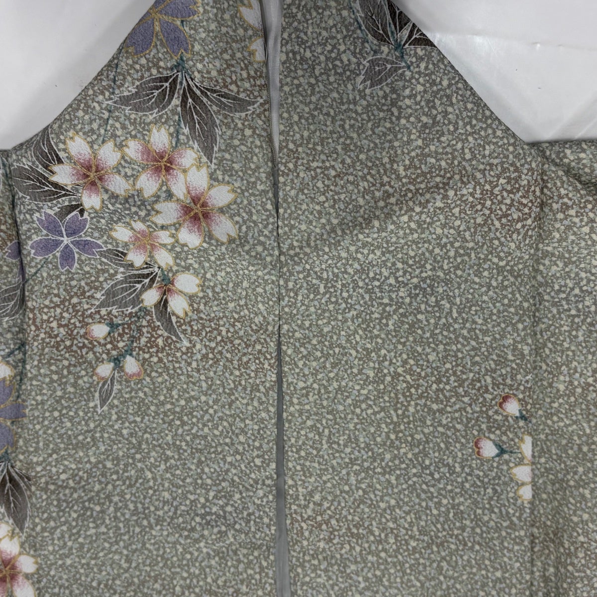 美品】 小紋 身丈152cm 裄丈62cm S 袷 桜 霞 金彩 ぼかし 灰緑 化繊
