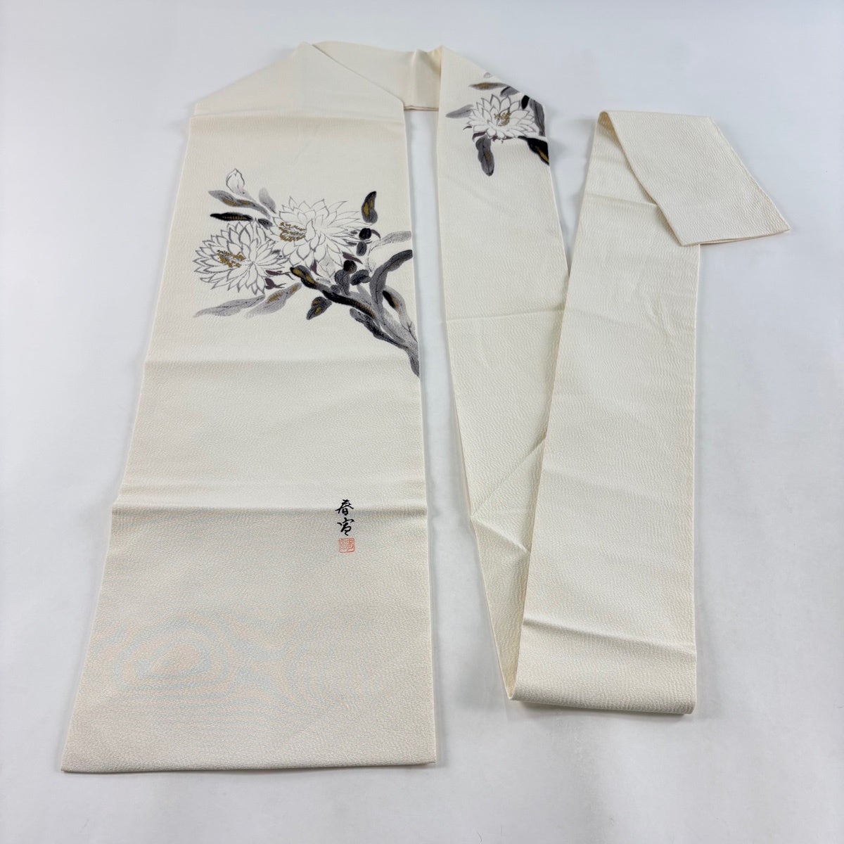 美品】 名古屋帯 名品 落款あり 山科春宣 草花 金彩 クリーム 正絹