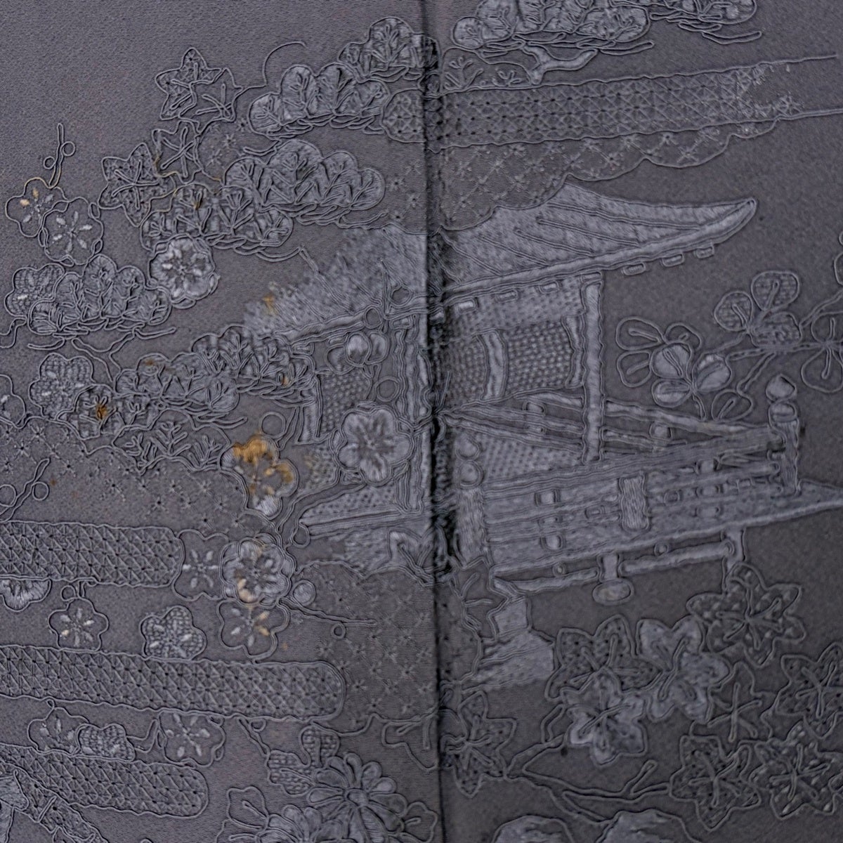 付下げ 身丈154cm 裄丈63.5cm S 袷 建物 樹木 刺繍 紫 正絹 秀品｜中古