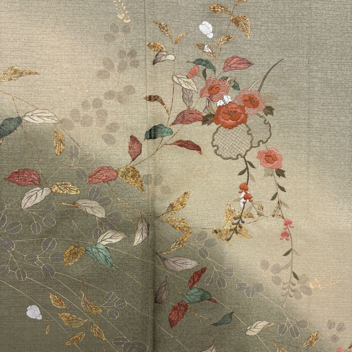 付下げ 身丈167.5cm 裄丈68.5cm L 袷 草花 雪輪 刺繍 金銀彩 灰緑 正絹