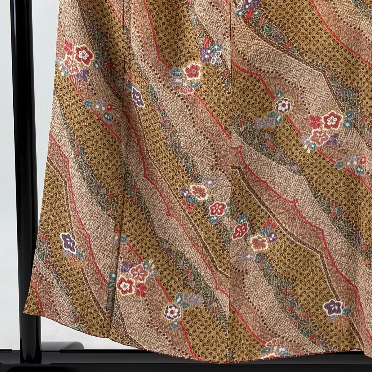 美品】 小紋 身丈152cm 裄丈62cm S 袷 草花 幾何学模様 金彩 茶色 正絹