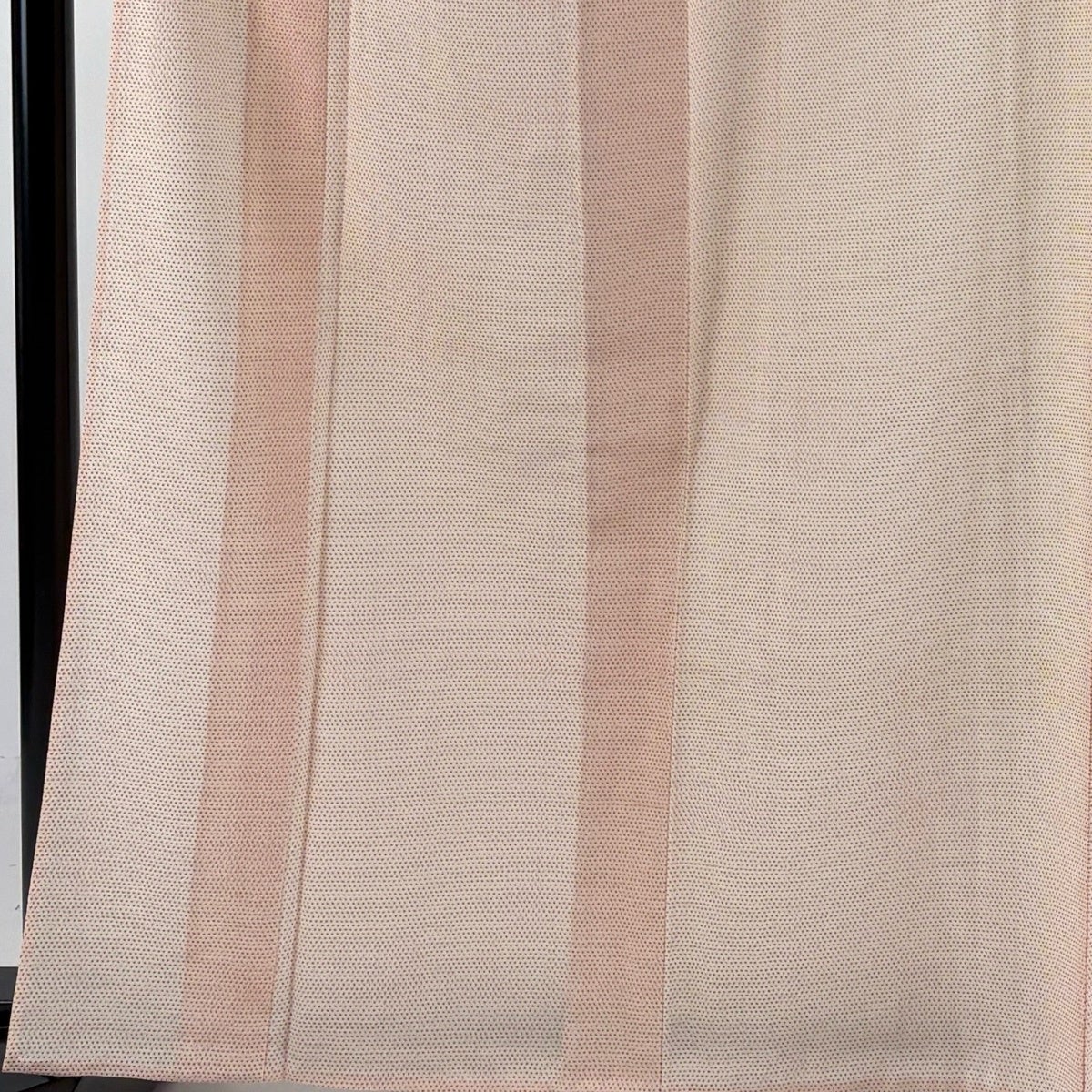 単衣　ぼかし織り紬（淡いサーモンピンク〜淡いクリーム系）裄65 正絹美品 美品】 紬 身丈163cm 裄丈65cm M 単衣 絣柄 サーモンピンク 正絹 秀品
