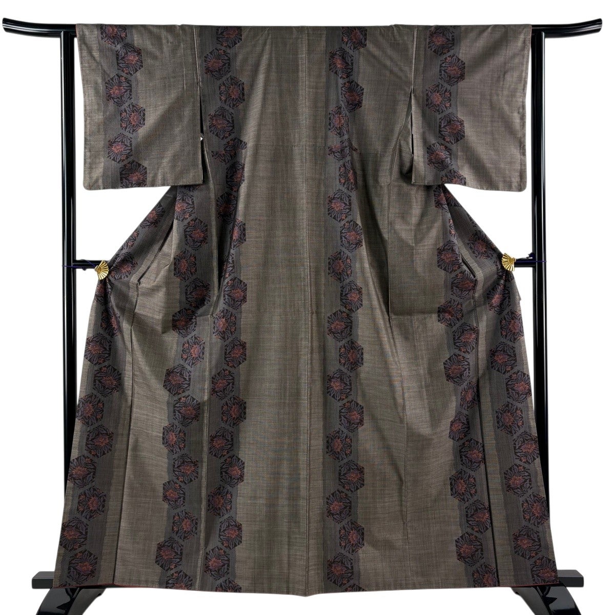 紬 身丈169cm 裄丈68.5cm 正絹 秀品 【中古】 紬 身丈169cm 裄丈68.5cm L 袷 鶴 焦茶色 正絹 秀品｜中古・古着
