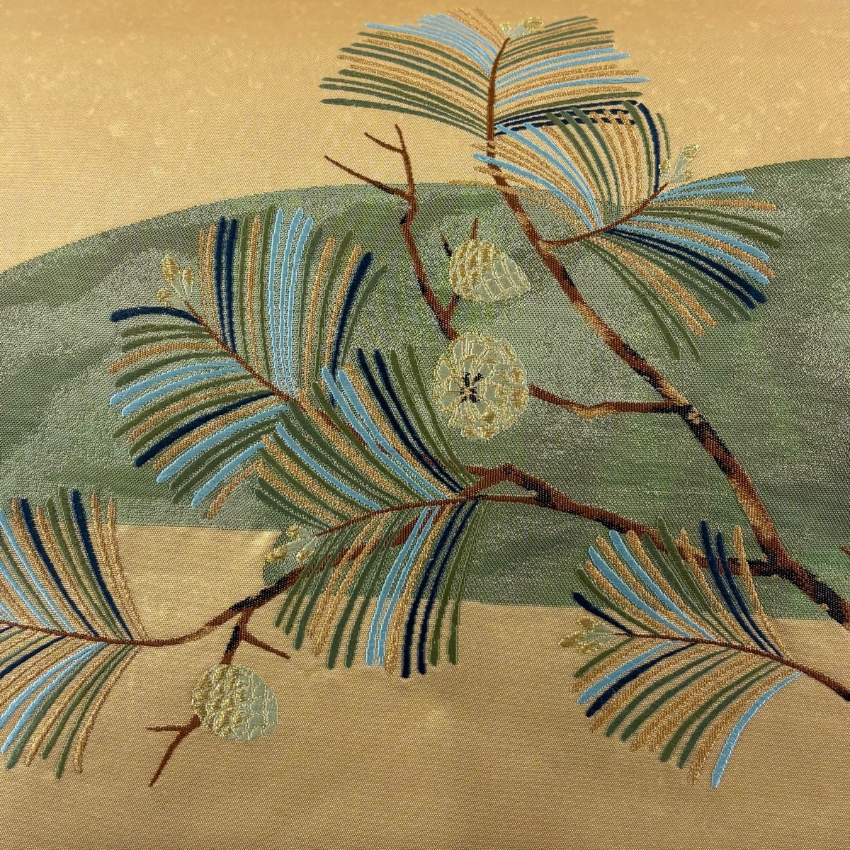 美品】 袋帯 秀品 鈴乃屋 若松 松笠 金糸 箔 金色 お太鼓柄 正絹｜中古