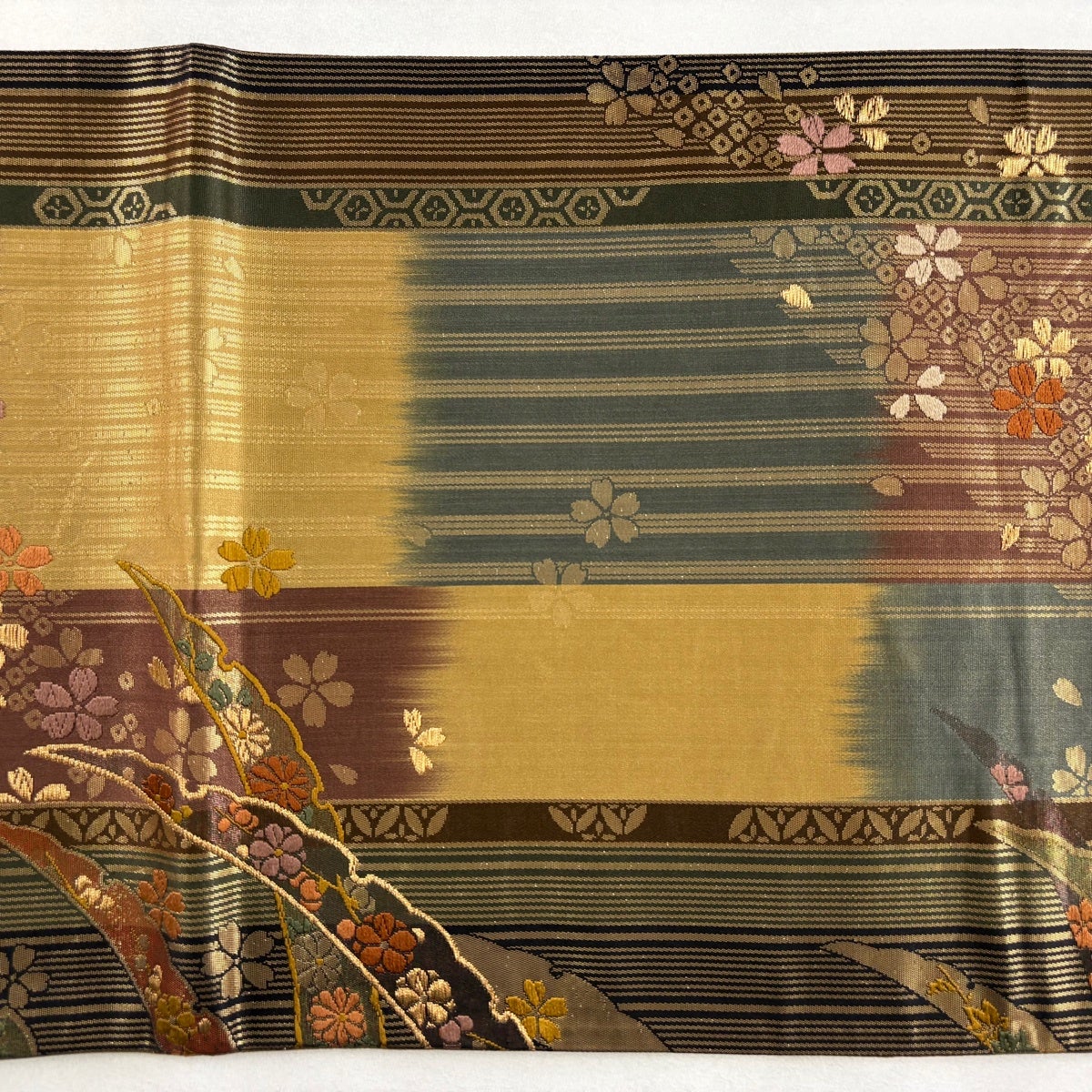 美品】 袋帯 秀品 桜 雪芝 金糸 刺繍 茶色 六通 正絹｜中古・古着