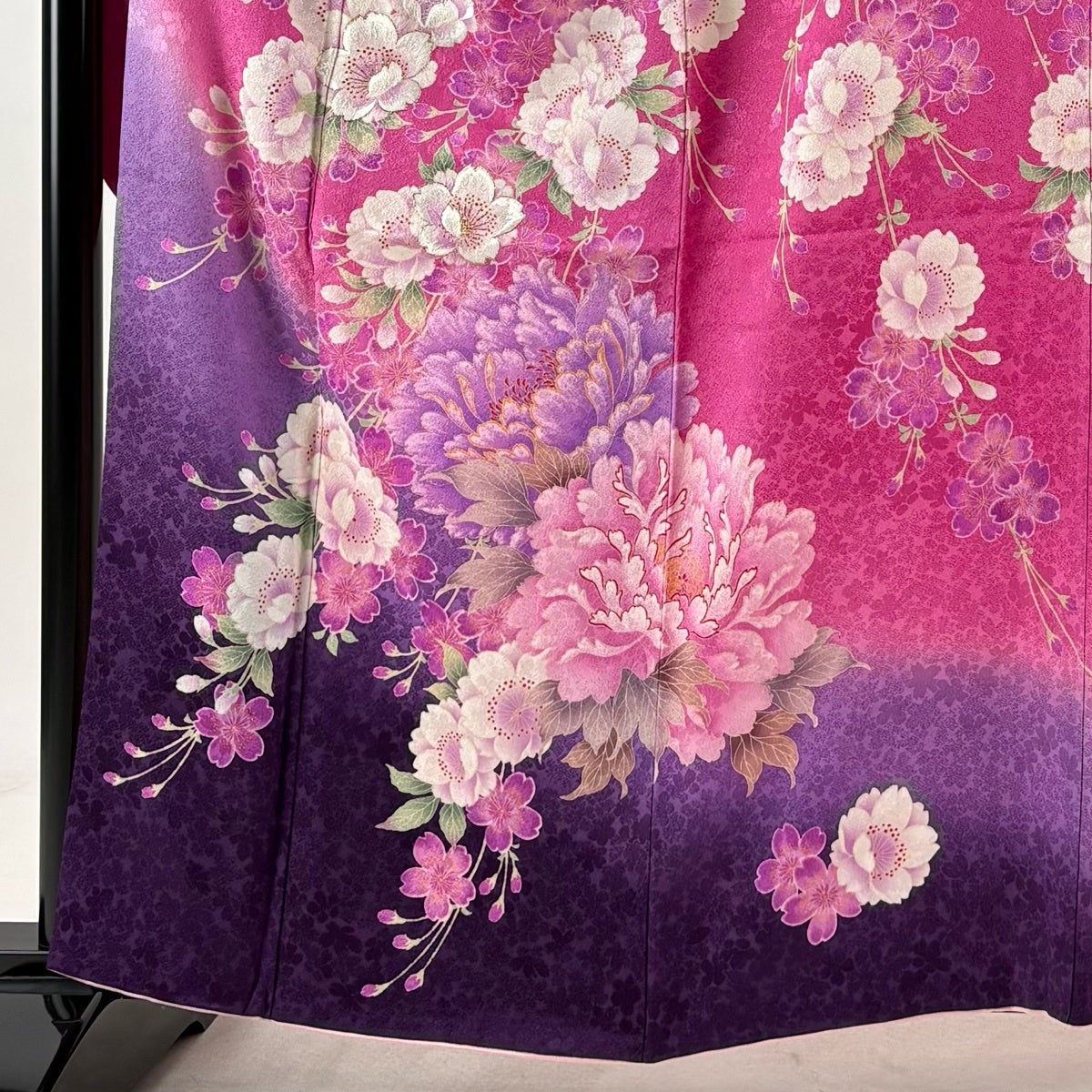 美品】 振袖 身丈160cm 裄丈66.5cm M 袷 牡丹 桜 刺繍 箔 濃ピンク