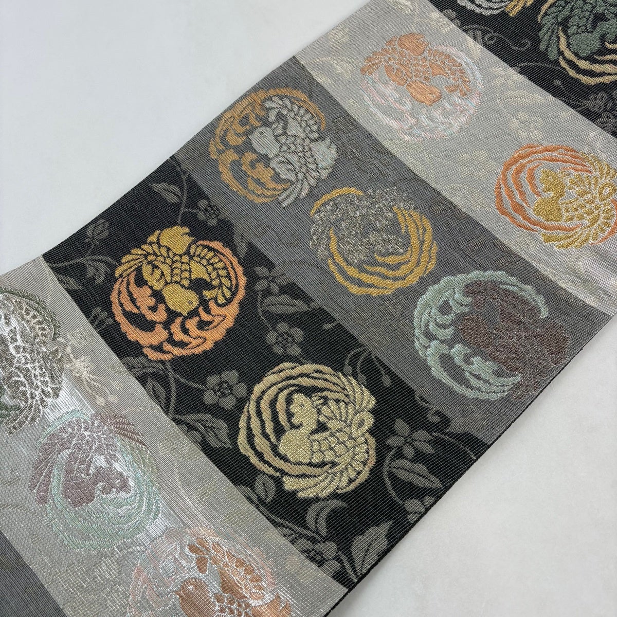 袋帯 秀品 鳥 草花 金銀糸 箔 灰色 六通 正絹｜中古・古着・リサイクル