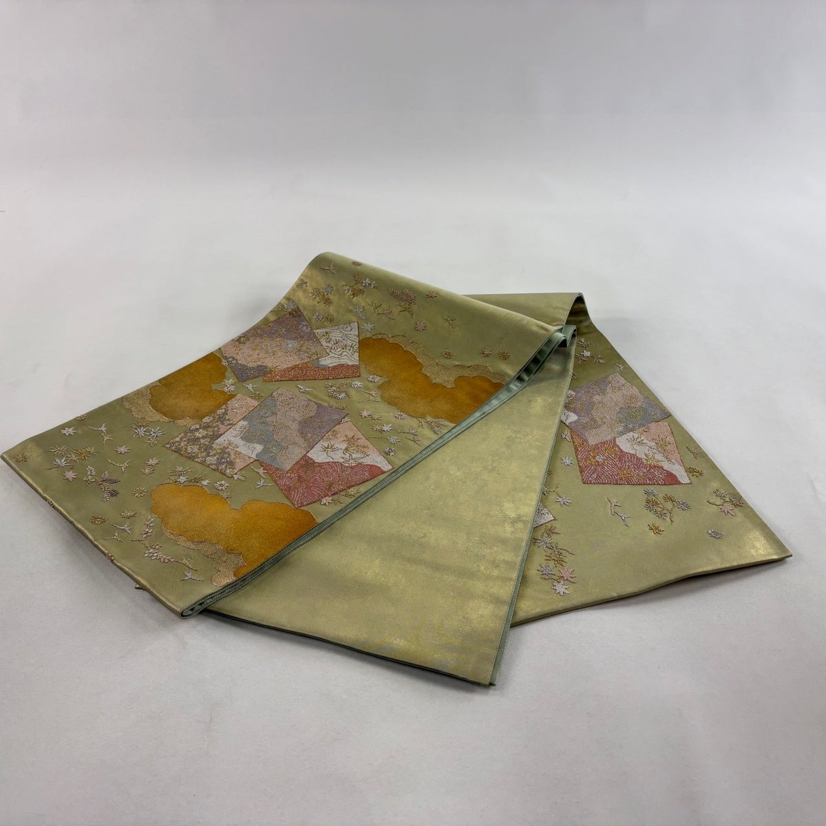 30%OFF 袋帯 名品 色紙 雲文 刺繍 金彩 金色 お太鼓柄 正絹 K30｜中古