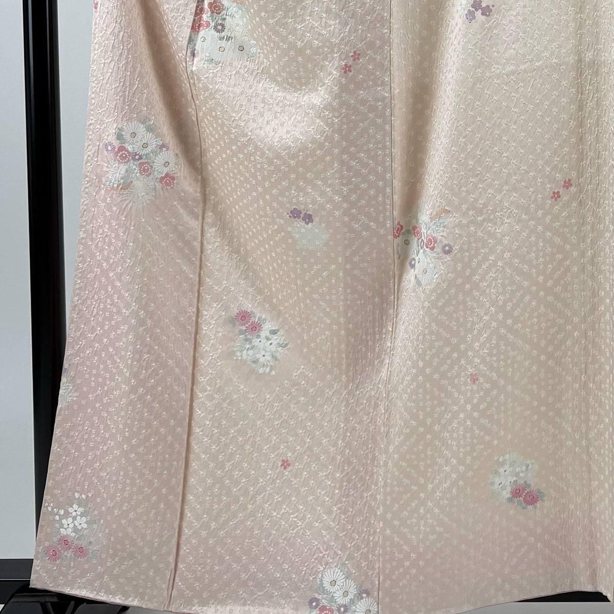 小紋 身丈160cm 裄丈64.5cm M 袷 草花 絞り 金銀彩 薄ピンク 正絹 優品