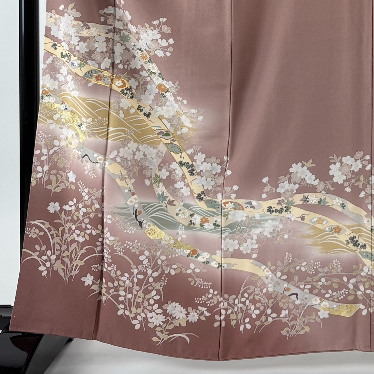 色留袖 身丈162.5cm 裄丈66cm 正絹 名品 【中古】 色留袖 身丈162.5cm 裄丈66cm M 袷 鬘帯 桜 金糸 金彩 薄小豆 正絹 秀