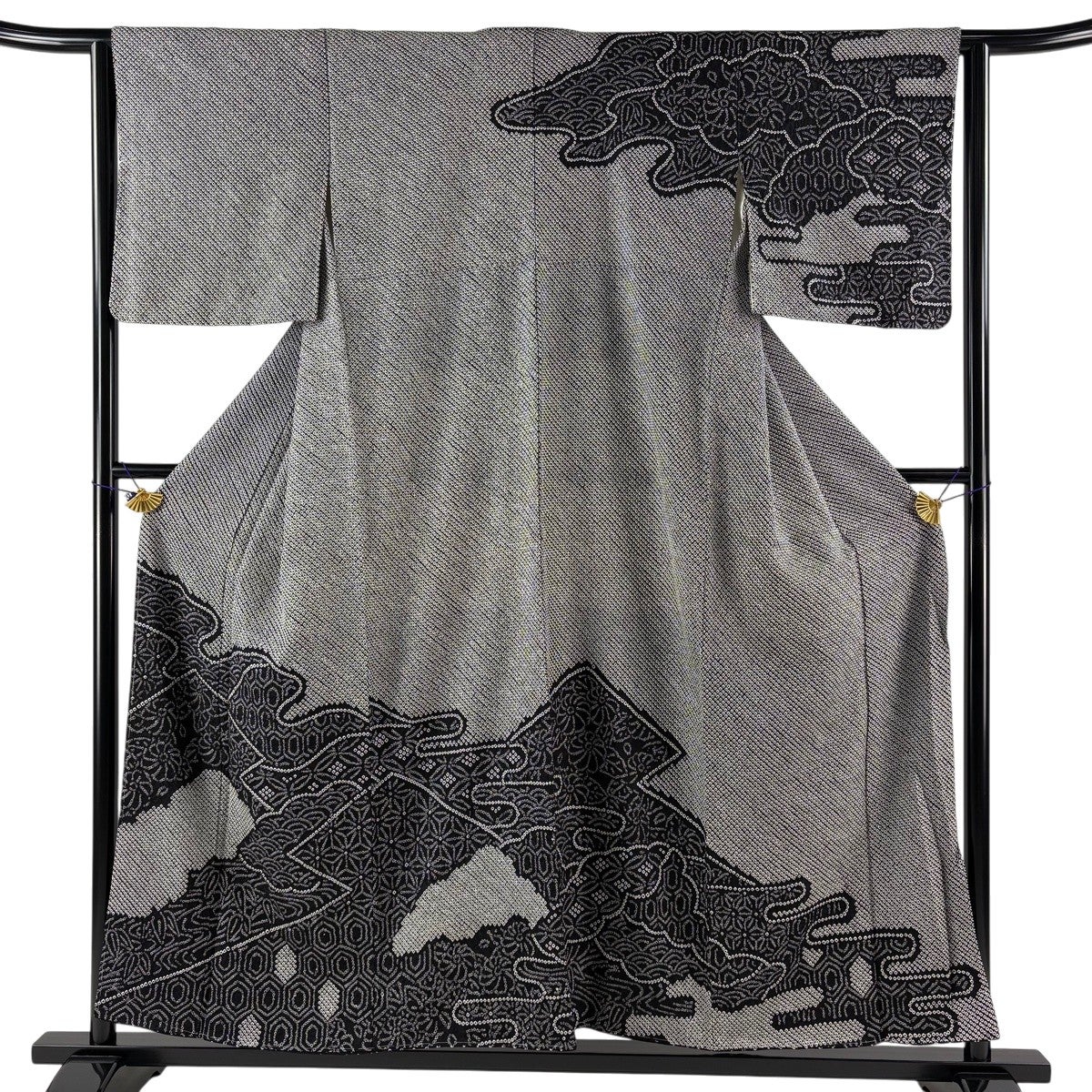 美品】 小紋 身丈159cm 裄丈62.5cm S 袷 総絞り 幾何学 黒 正絹 秀品