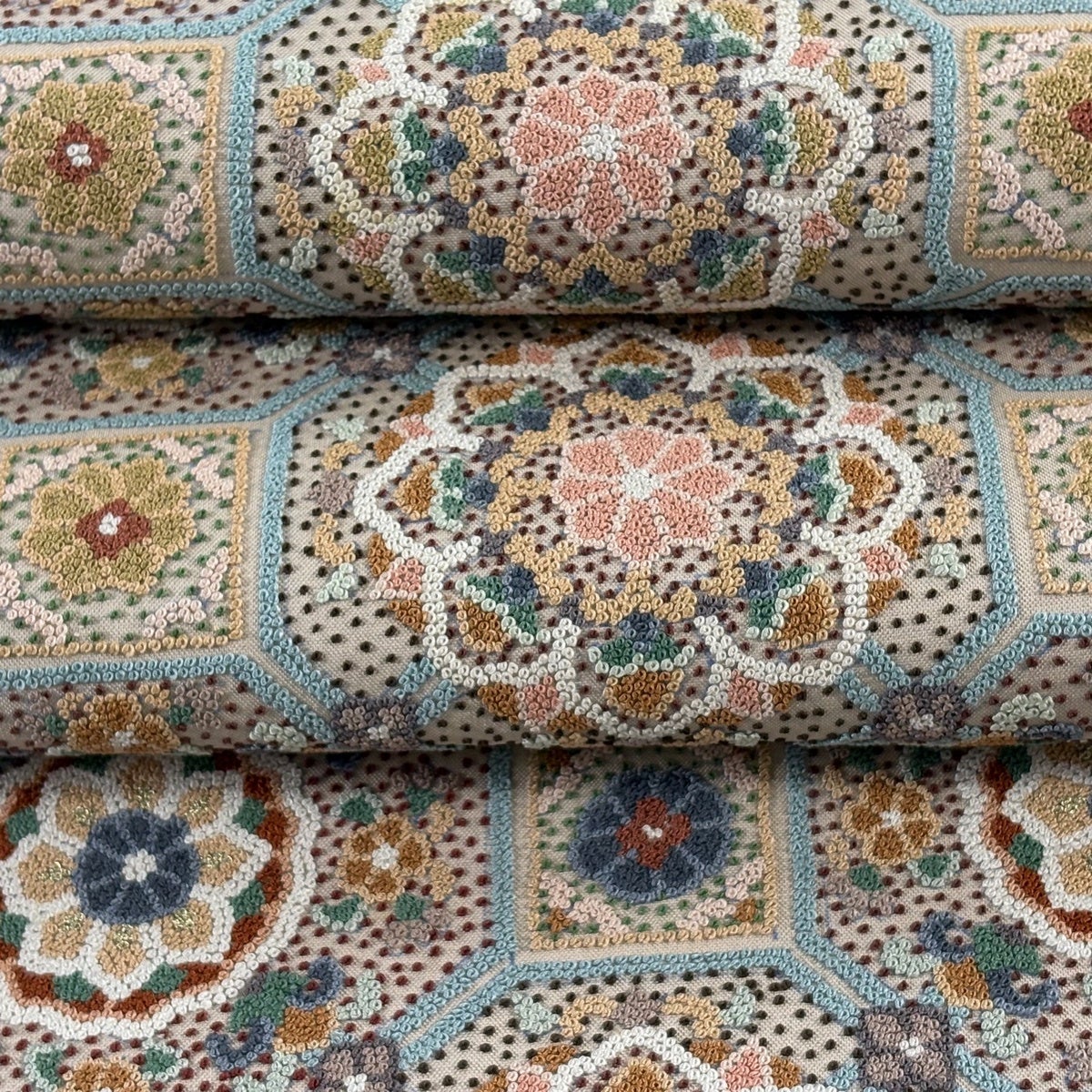 美品】 袋帯 逸品 蜀江文 華文 相良刺繍 金糸 ベージュ 六通 正絹