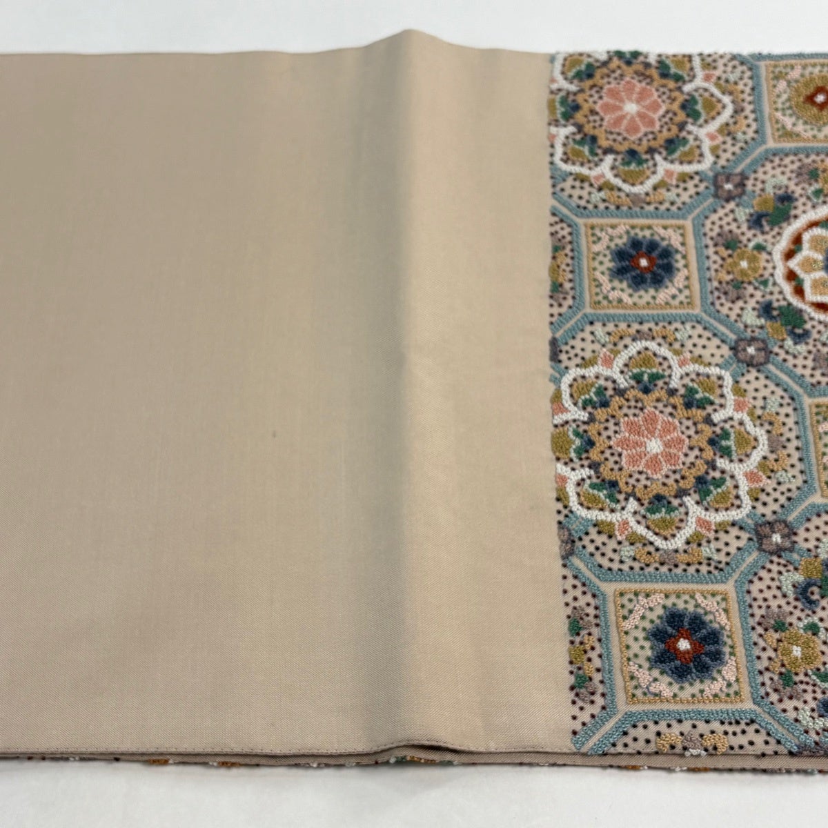 美品】 袋帯 逸品 蜀江文 華文 相良刺繍 金糸 ベージュ 六通 正絹